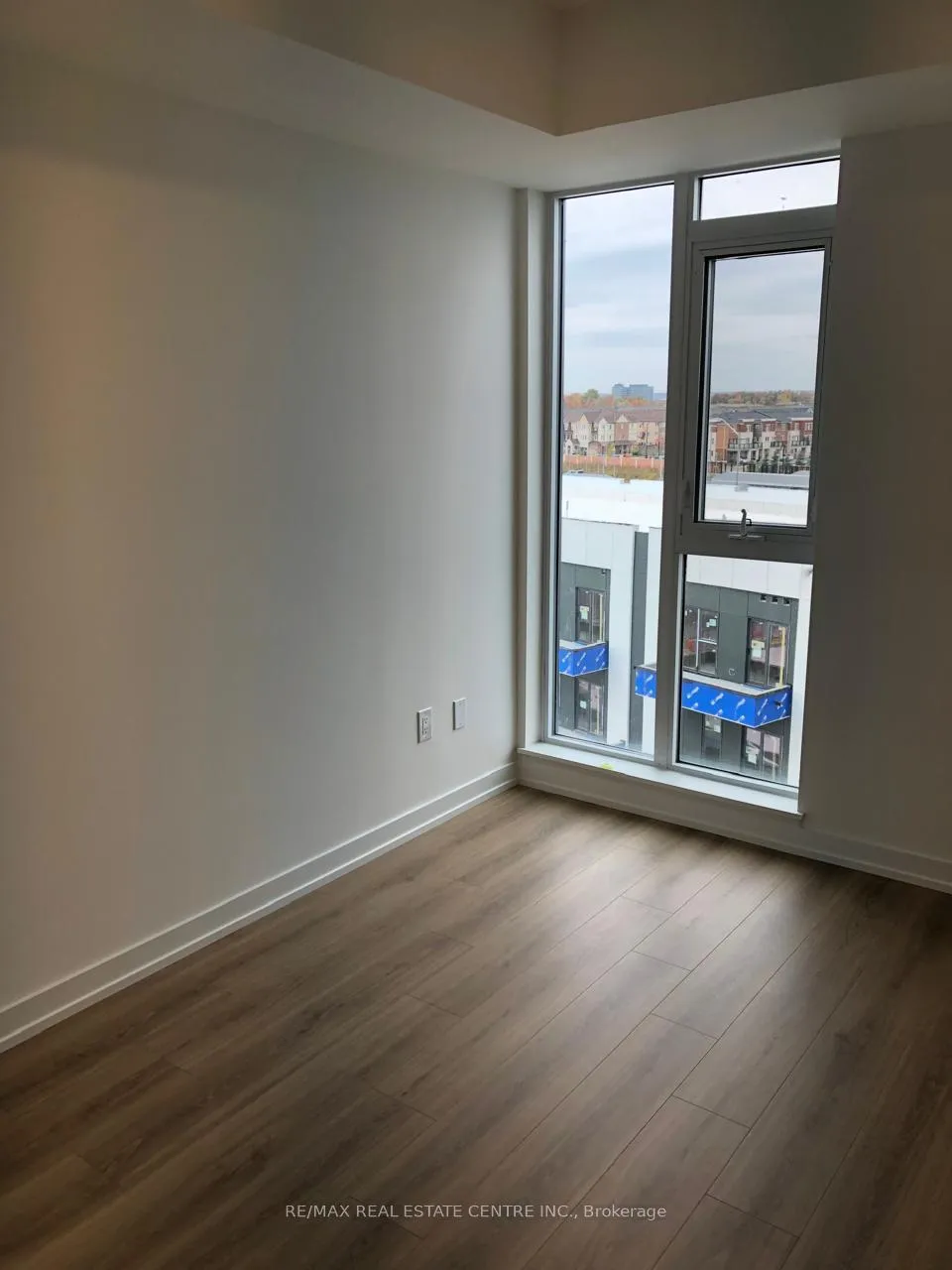 Photo 8 of Unit 501, 10 Lagerfeld Drive, Brampton, Northwest Brampton — HOMEH