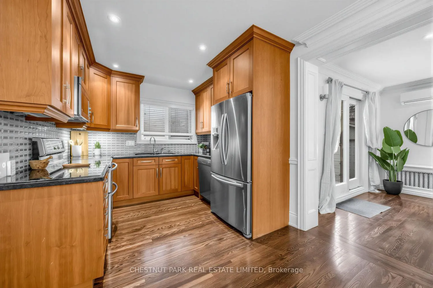 Photo 10 of 122 Randolph Road, Toronto, Leaside — HOMEH