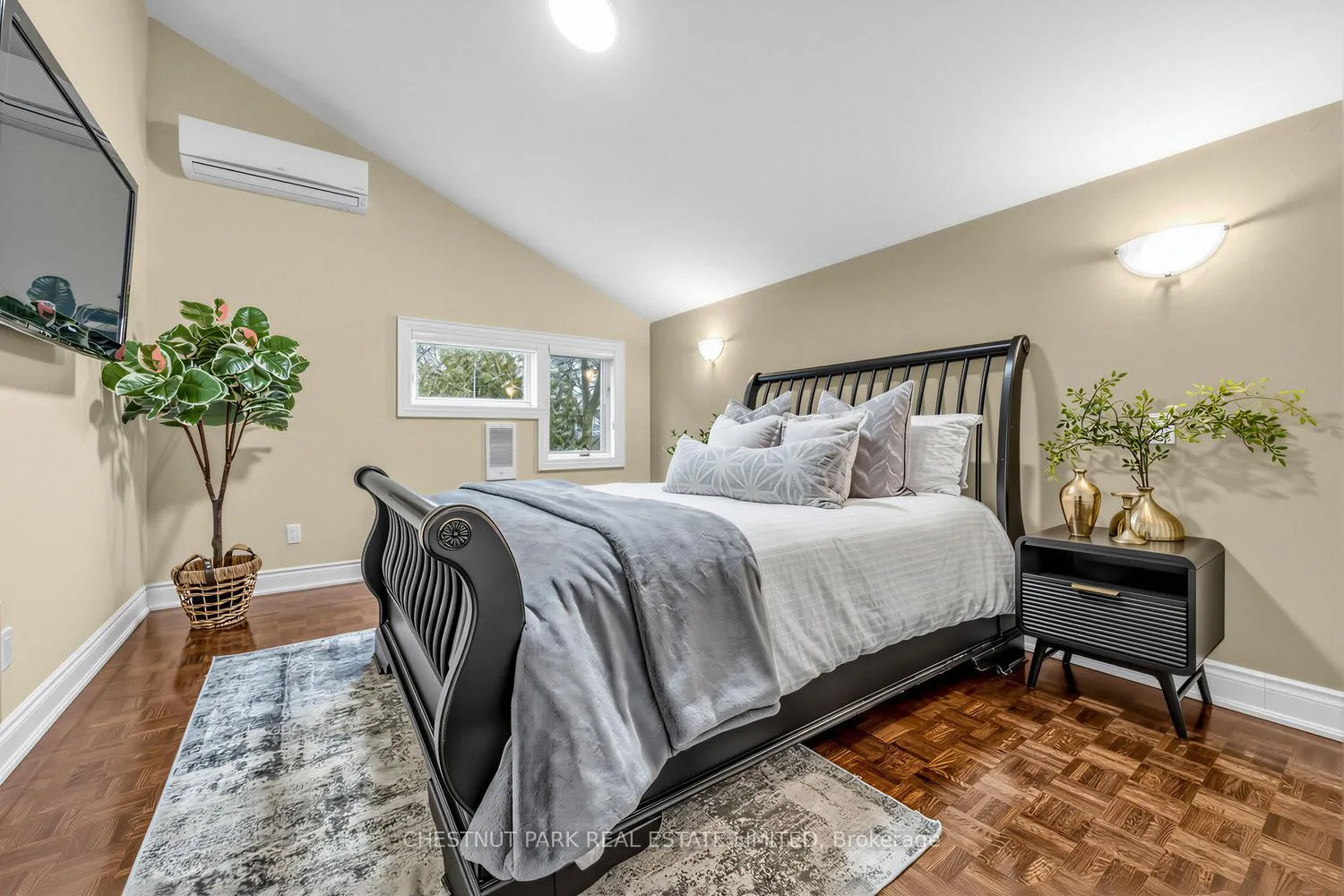 Photo 16 of 122 Randolph Road, Toronto, Leaside — HOMEH