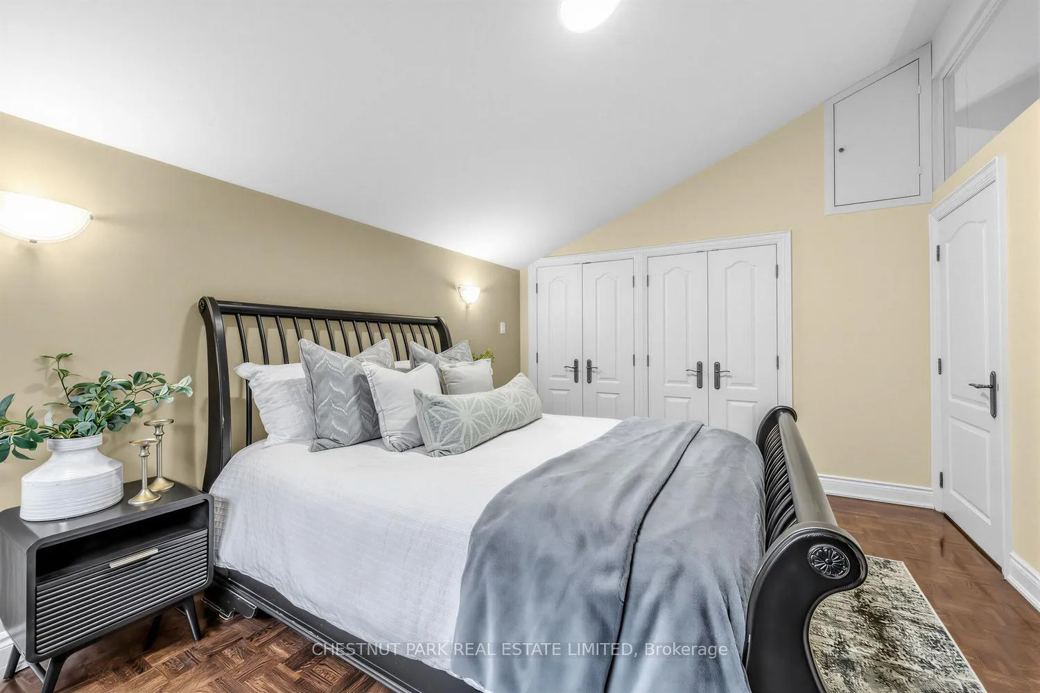 Photo 17 of 122 Randolph Road, Toronto, Leaside — HOMEH