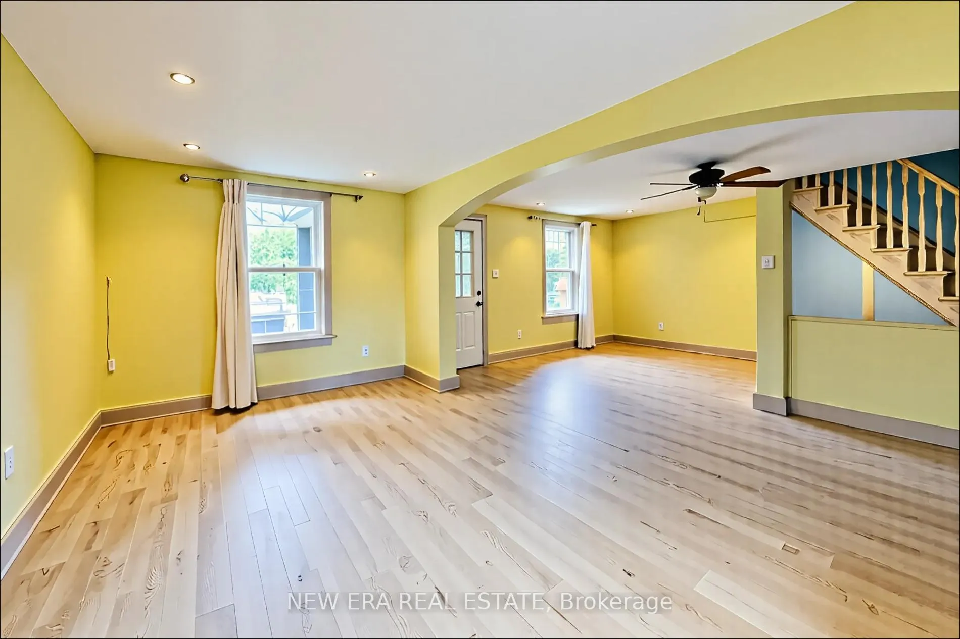 Photo 2 of 16 Welland Street S, Thorold, Thorold Downtown — HOMEH