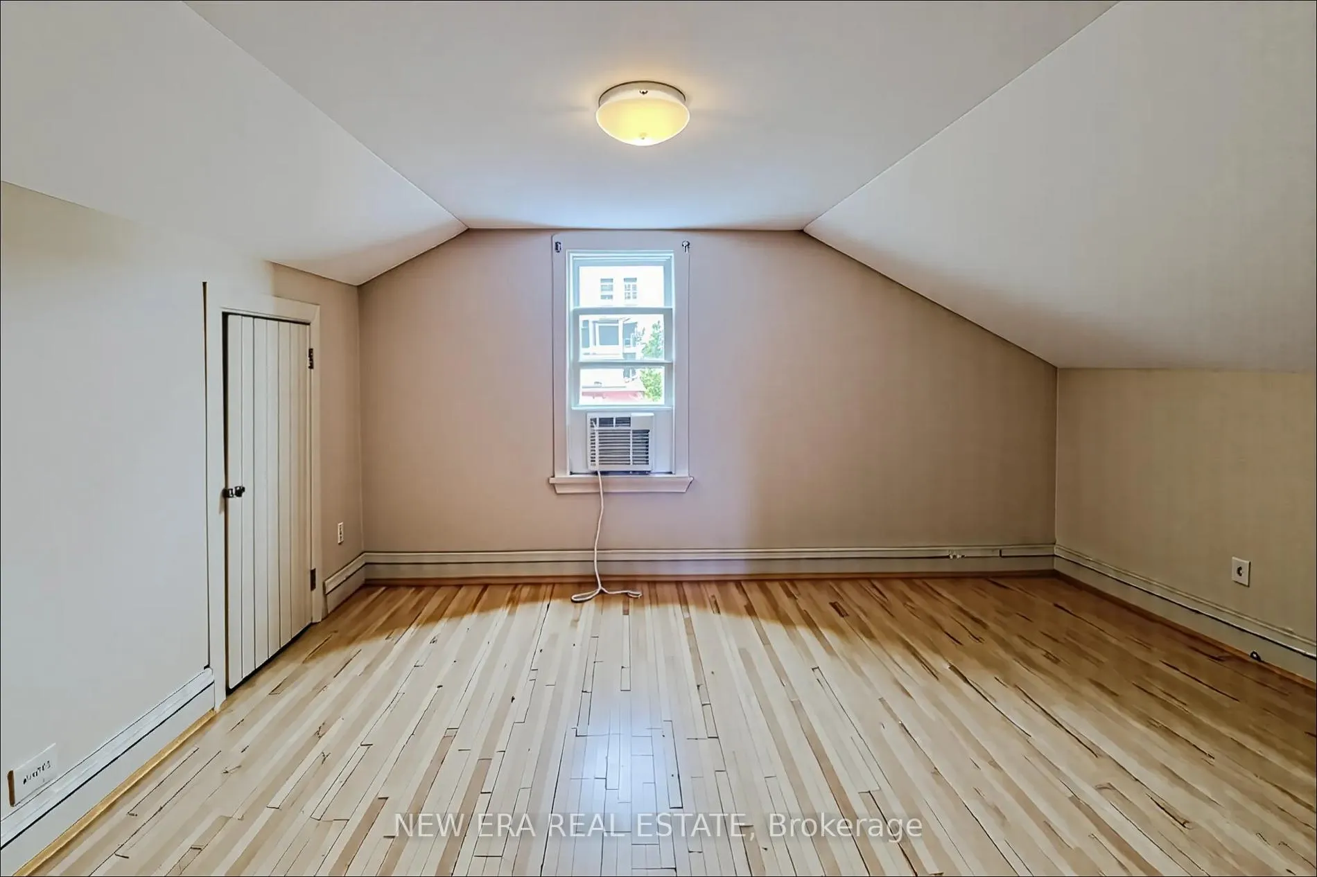 Photo 6 of 16 Welland Street S, Thorold, Thorold Downtown — HOMEH