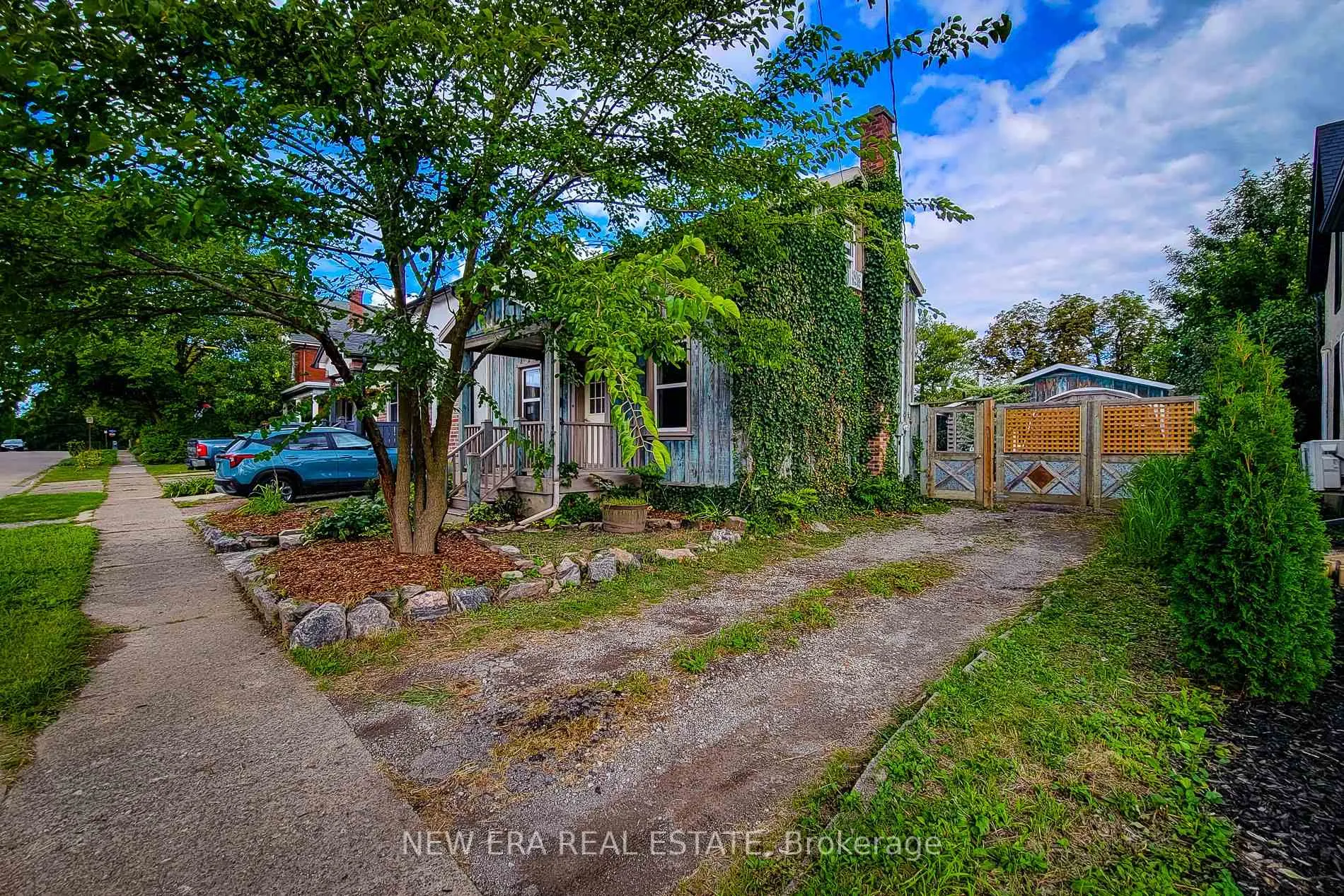 Photo 8 of 16 Welland Street S, Thorold, Thorold Downtown — HOMEH