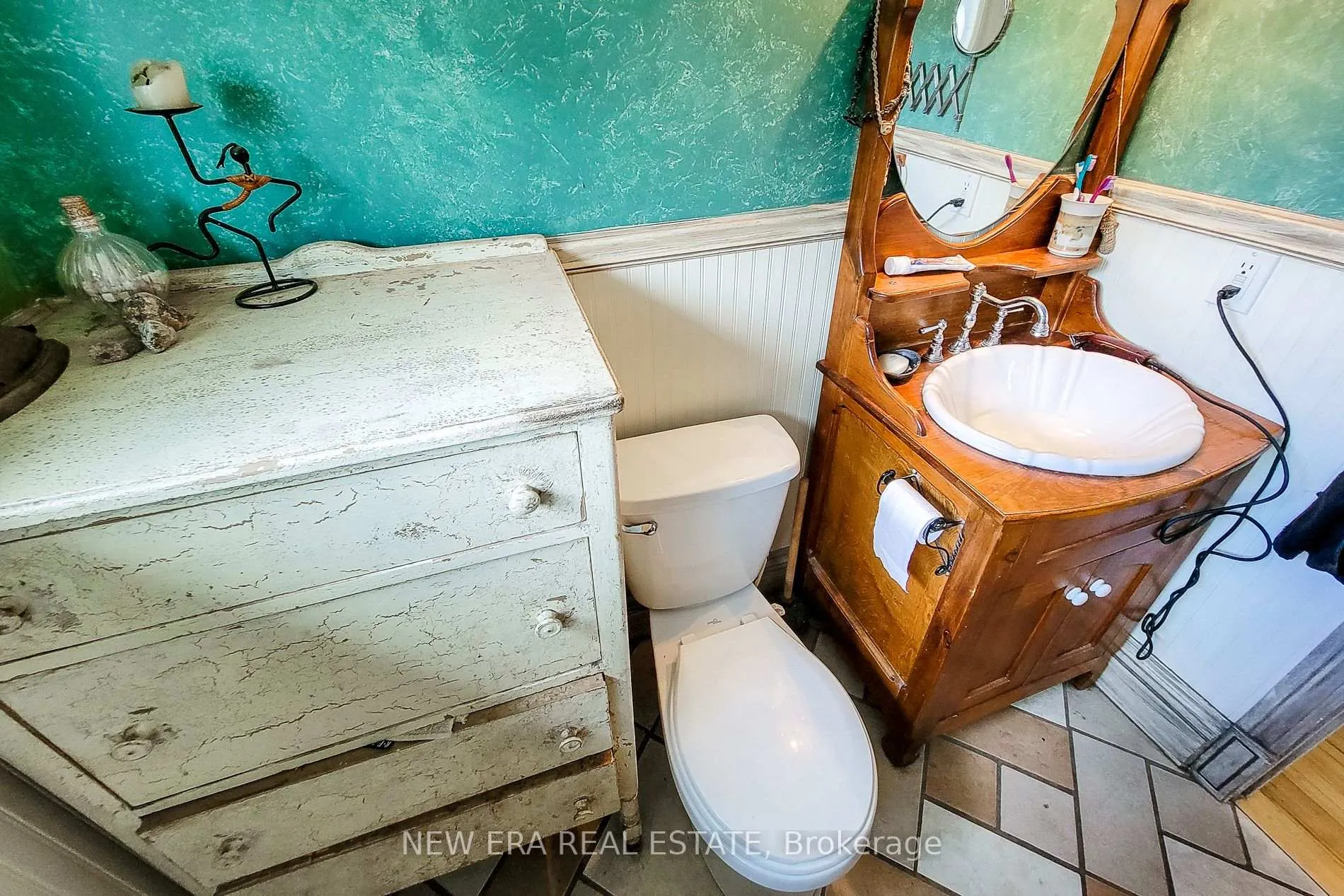 Photo 35 of 16 Welland Street S, Thorold, Thorold Downtown — HOMEH