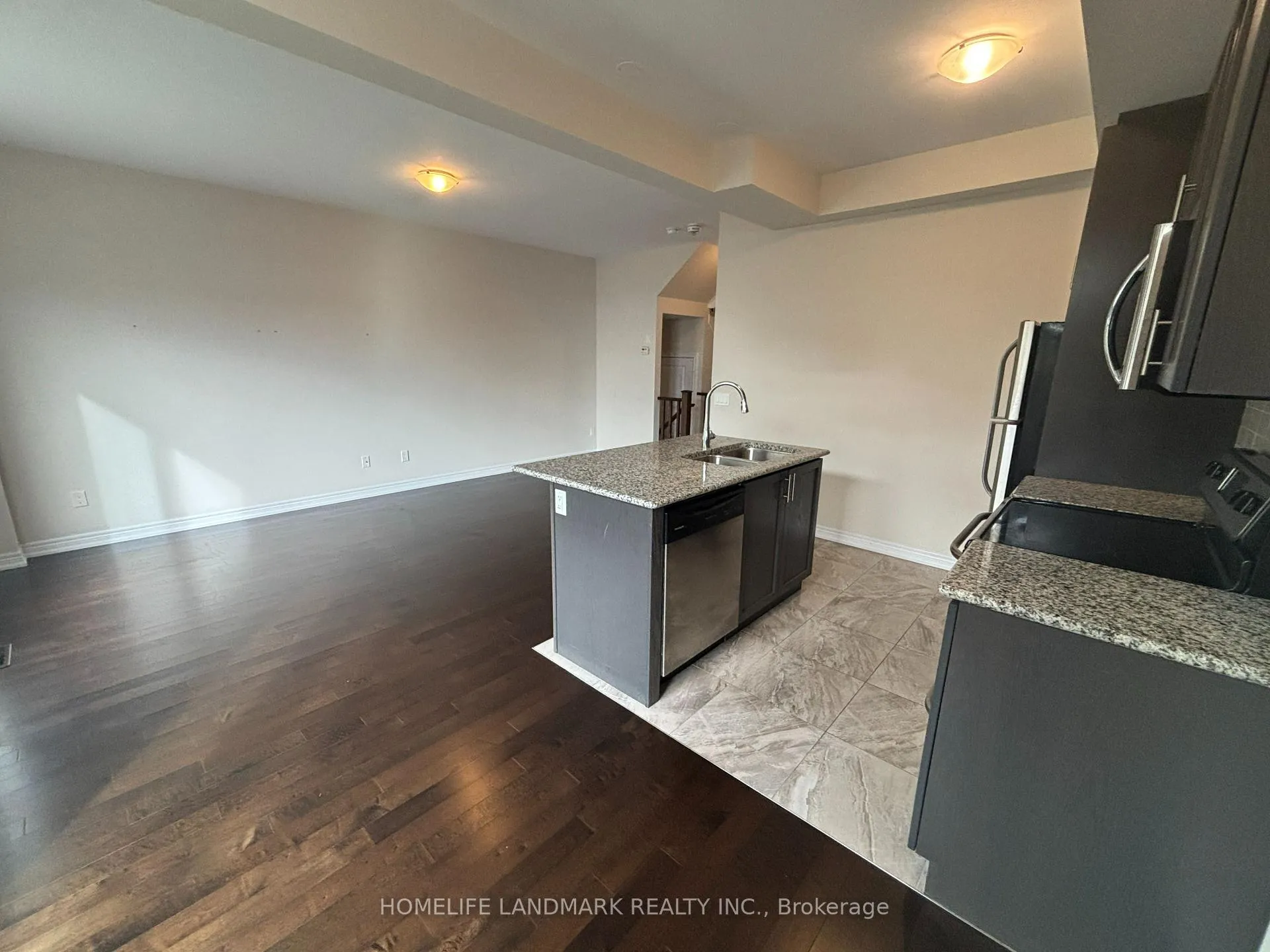 Photo 4 of 2362 Natasha Circle, Oakville, Bronte Creek — HOMEH