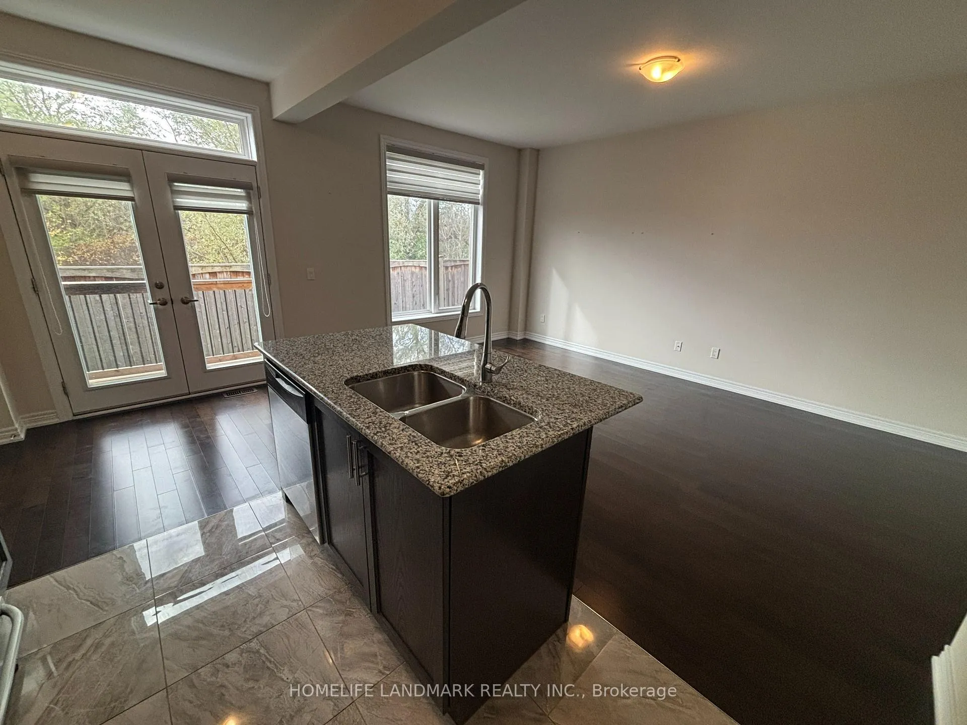 Photo 5 of 2362 Natasha Circle, Oakville, Bronte Creek — HOMEH
