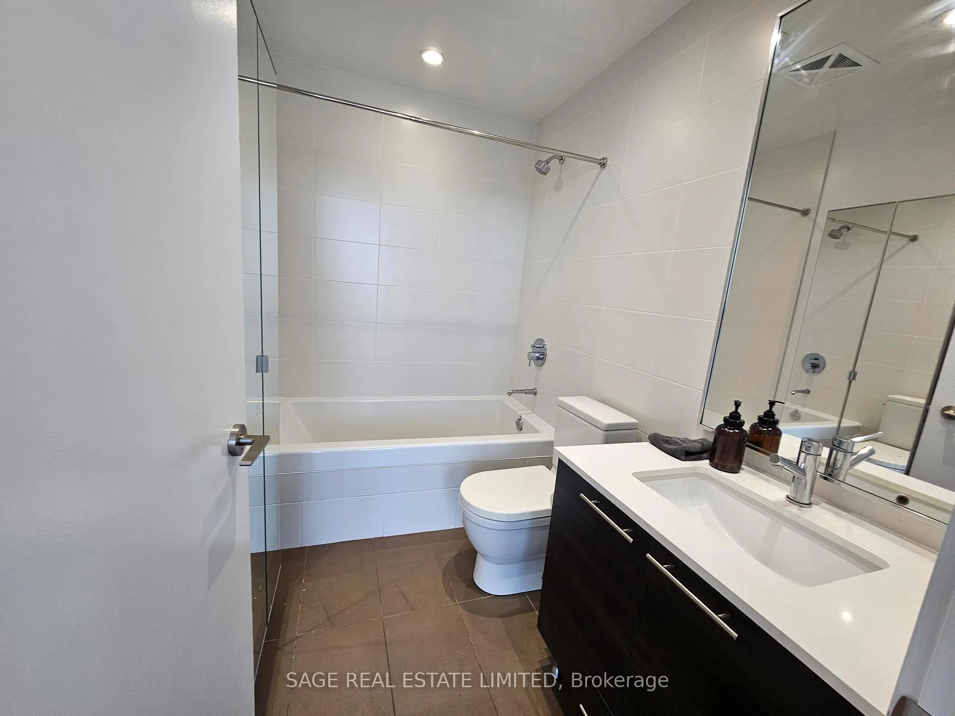 Photo 8 of Unit 2403, 1 Market Street, Toronto, Waterfront Communities — HOMEH