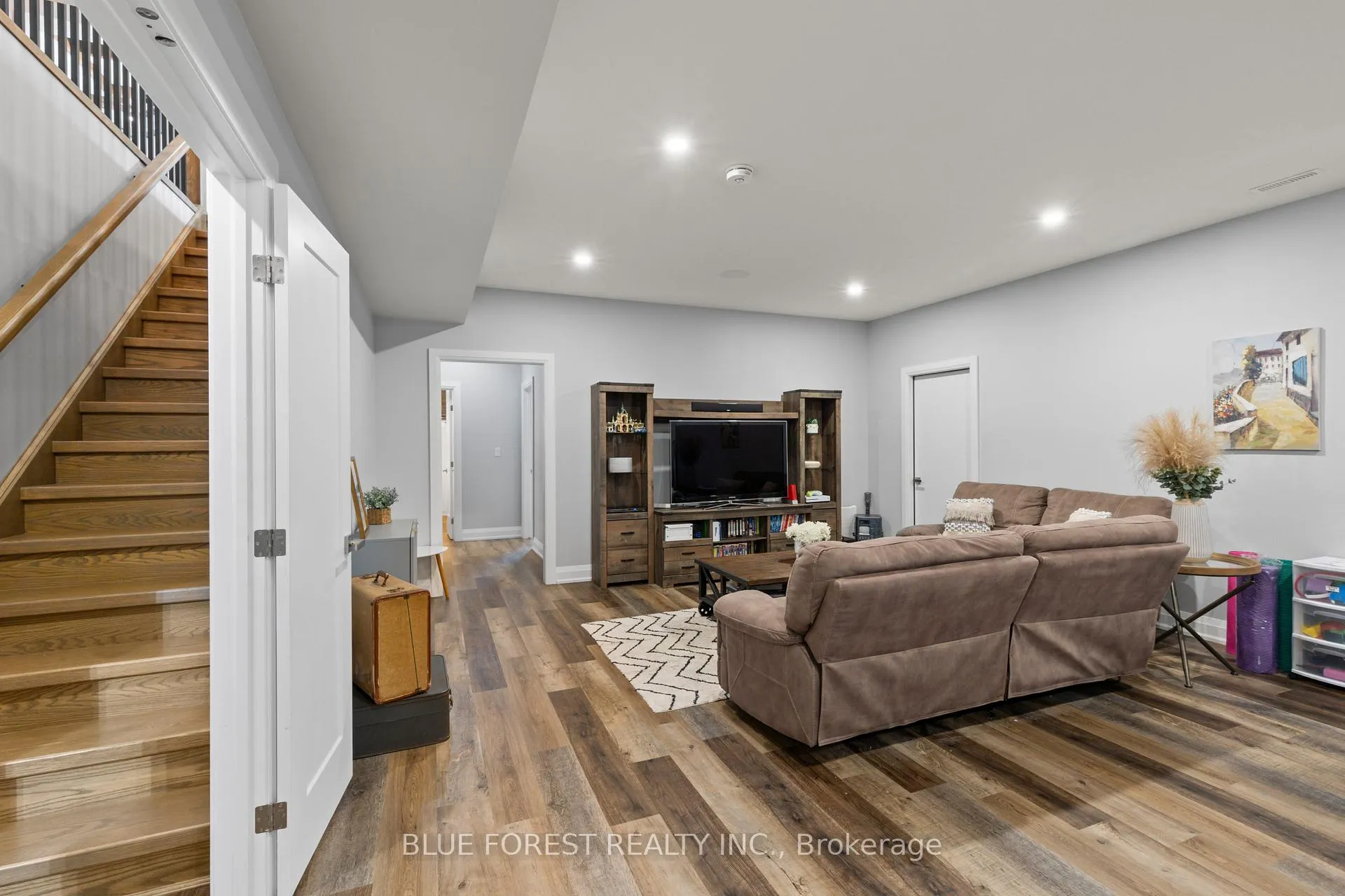 Photo 24 of 94 Harris Road, Middlesex Centre, Delaware Town — HOMEH