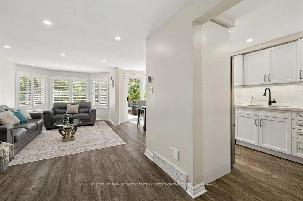 Photo 10 of 312 Sable Court, Waterloo — HOMEH