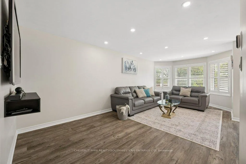 Photo 11 of 312 Sable Court, Waterloo — HOMEH