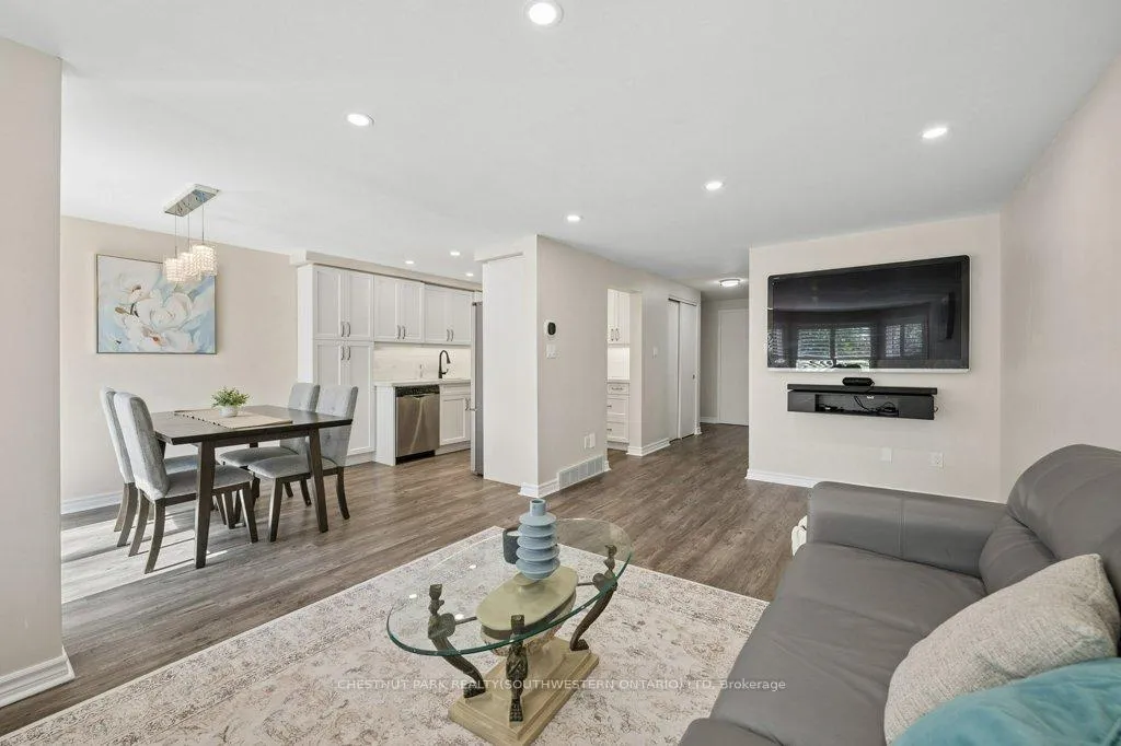 Photo 14 of 312 Sable Court, Waterloo — HOMEH