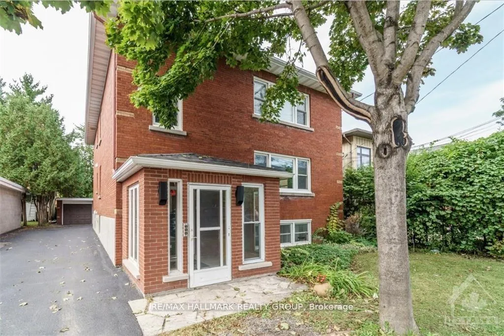 Front of Unit 2, 354 Tweedsmuir Avenue