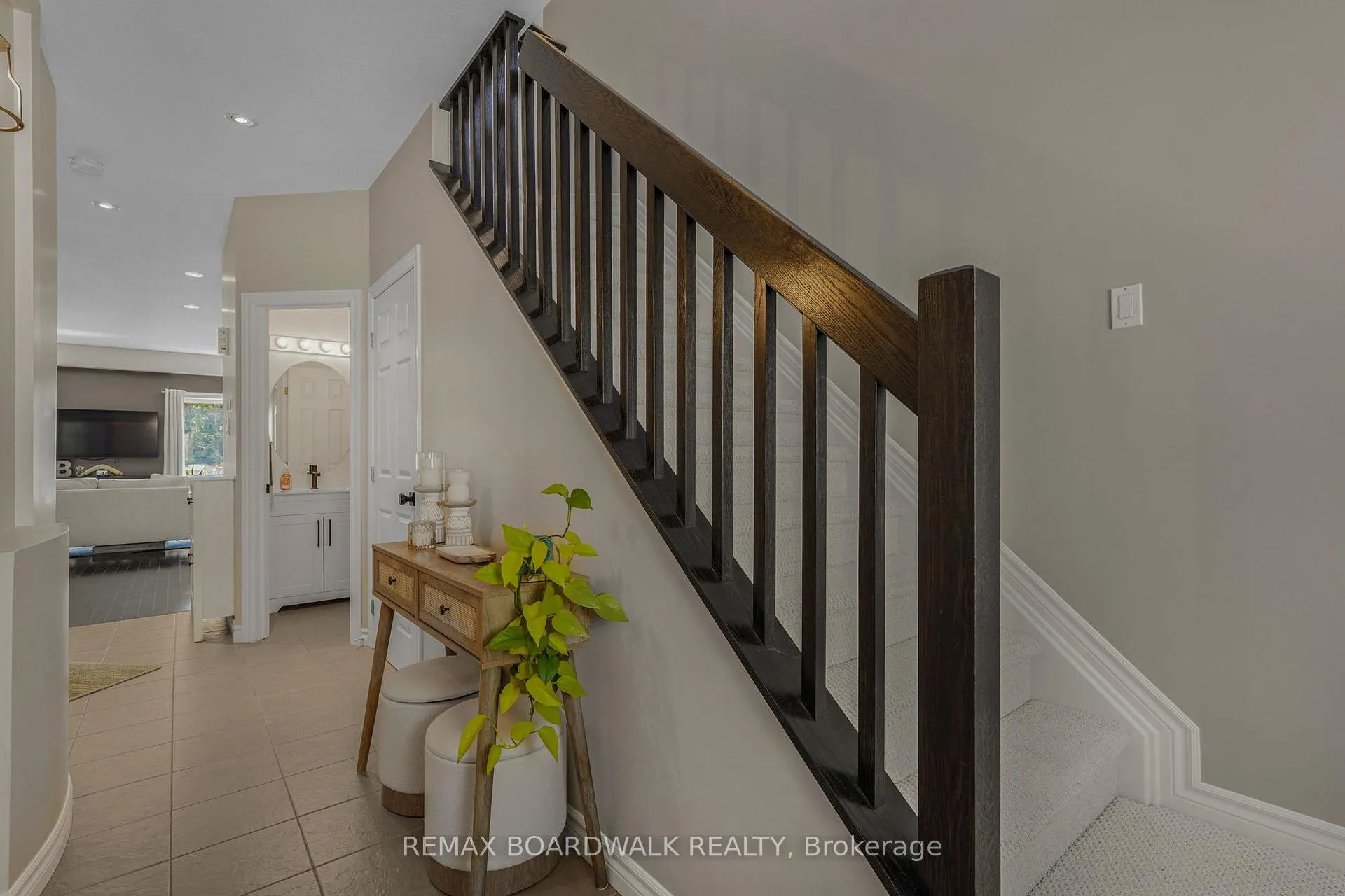 Photo 3 of 114 Potts Private, Ottawa, Notting Hill/Summerside — HOMEH