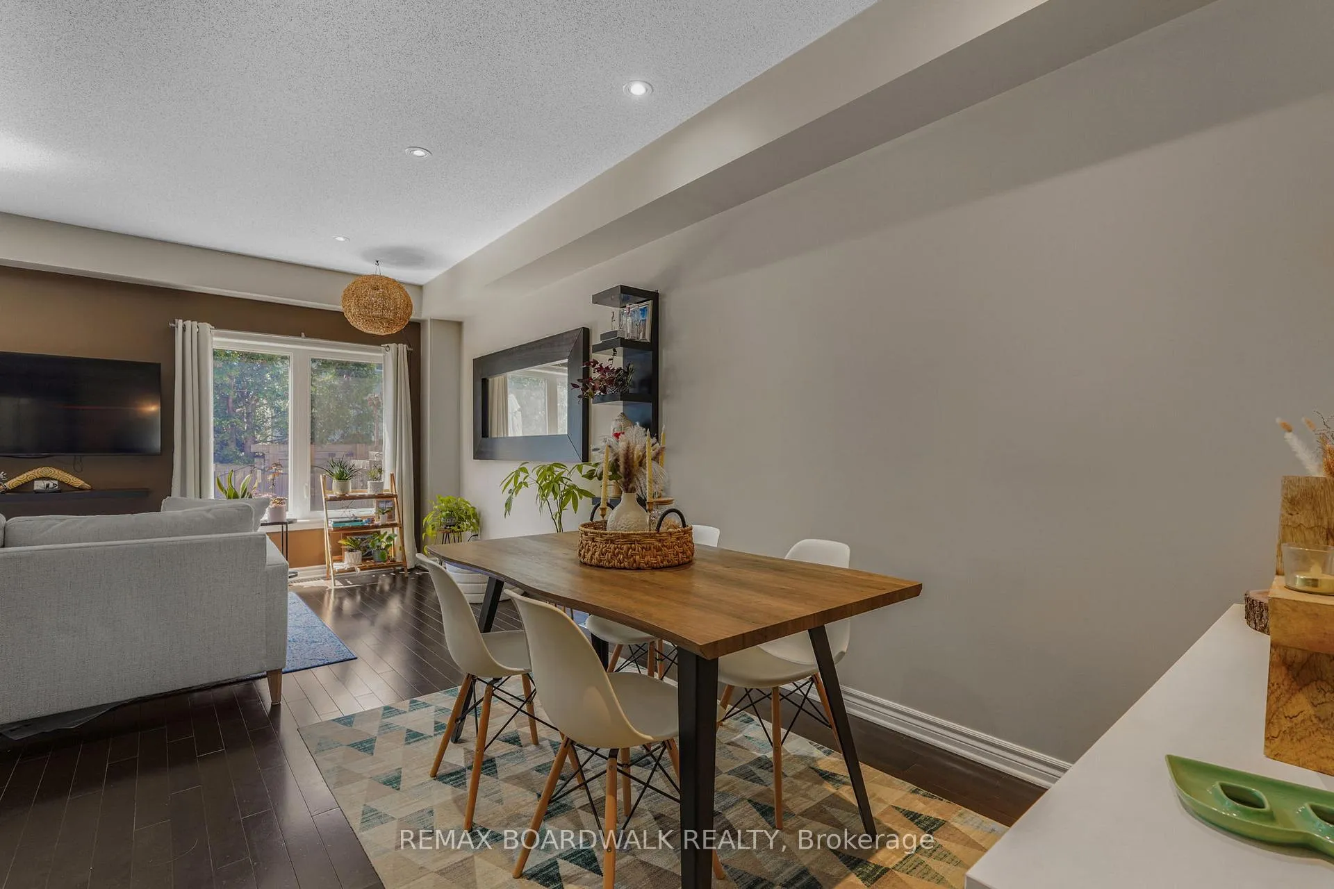 Photo 5 of 114 Potts Private, Ottawa, Notting Hill/Summerside — HOMEH