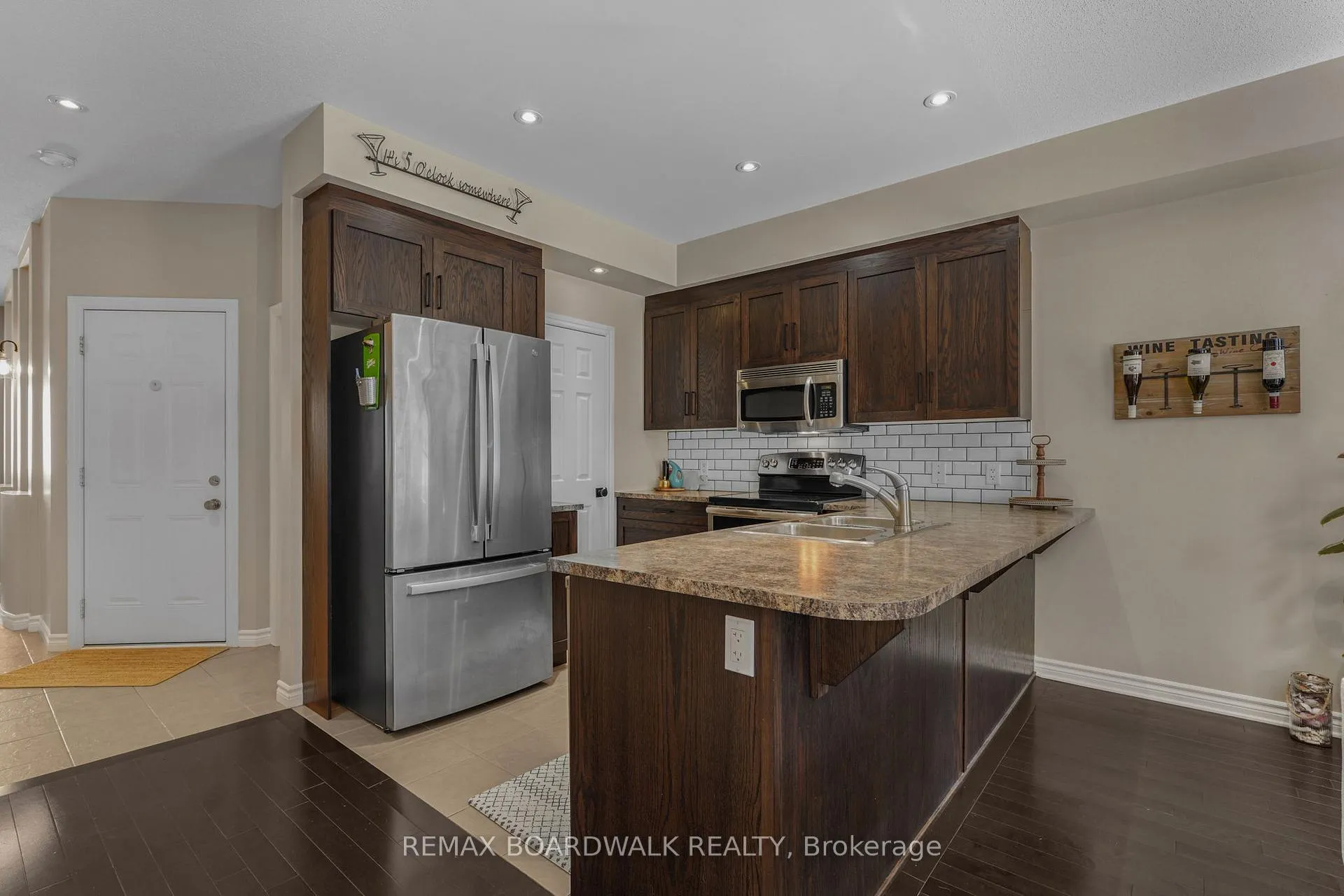 Photo 8 of 114 Potts Private, Ottawa, Notting Hill/Summerside — HOMEH