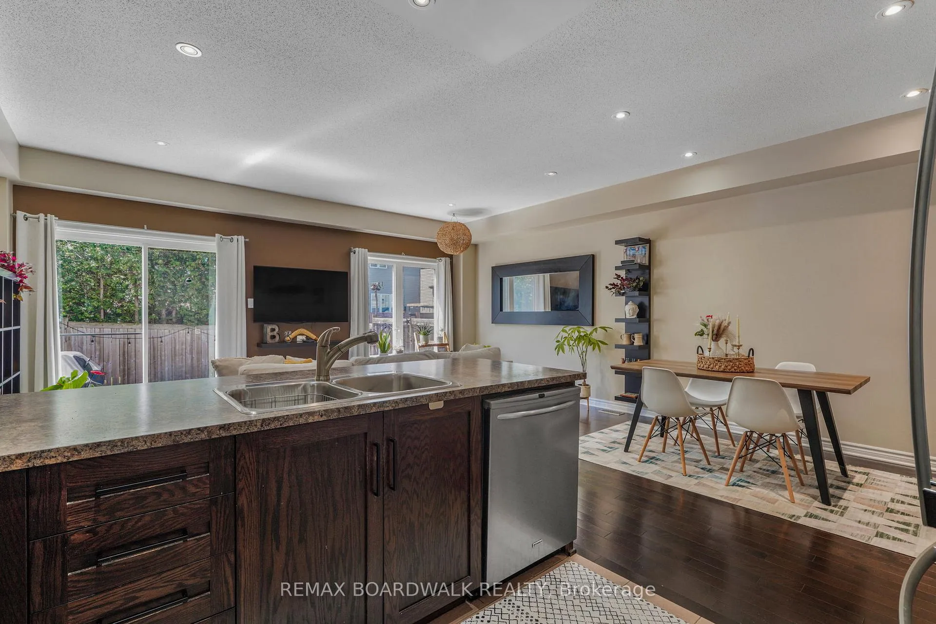 Photo 10 of 114 Potts Private, Ottawa, Notting Hill/Summerside — HOMEH