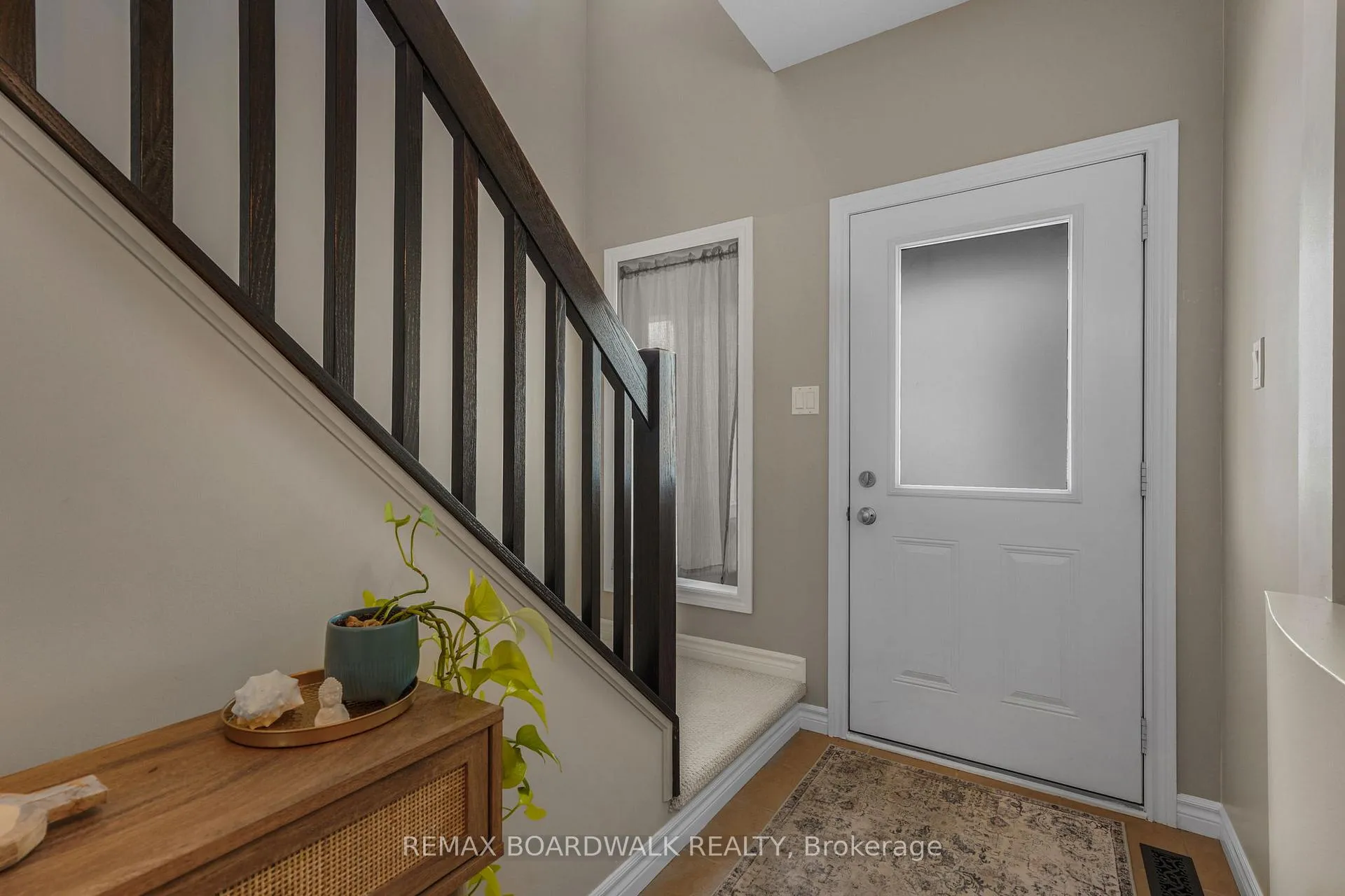 Photo 16 of 114 Potts Private, Ottawa, Notting Hill/Summerside — HOMEH