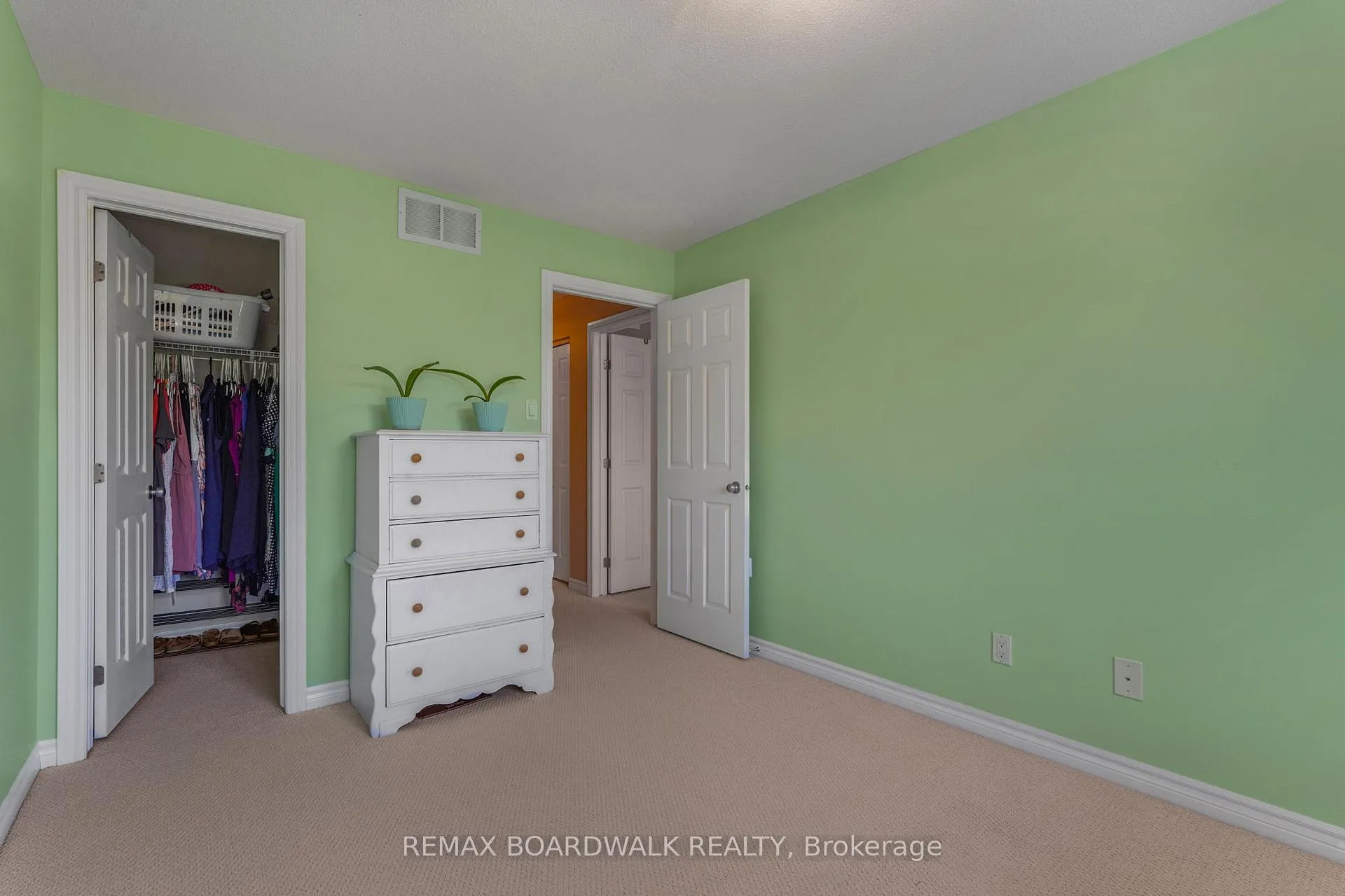 Photo 21 of 114 Potts Private, Ottawa, Notting Hill/Summerside — HOMEH