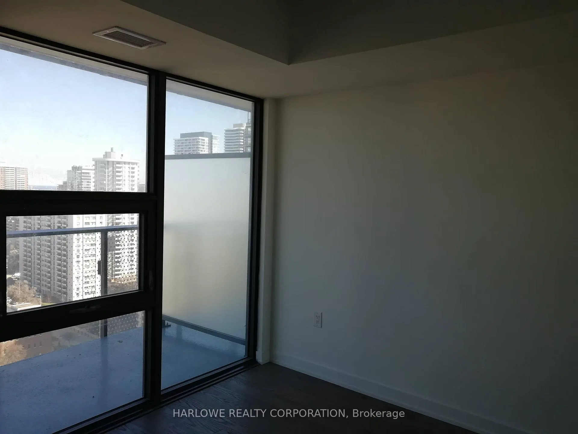 Photo 4 of Unit 1713, 11 Wellesley Street W, Toronto, Bay Street Corridor — HOMEH