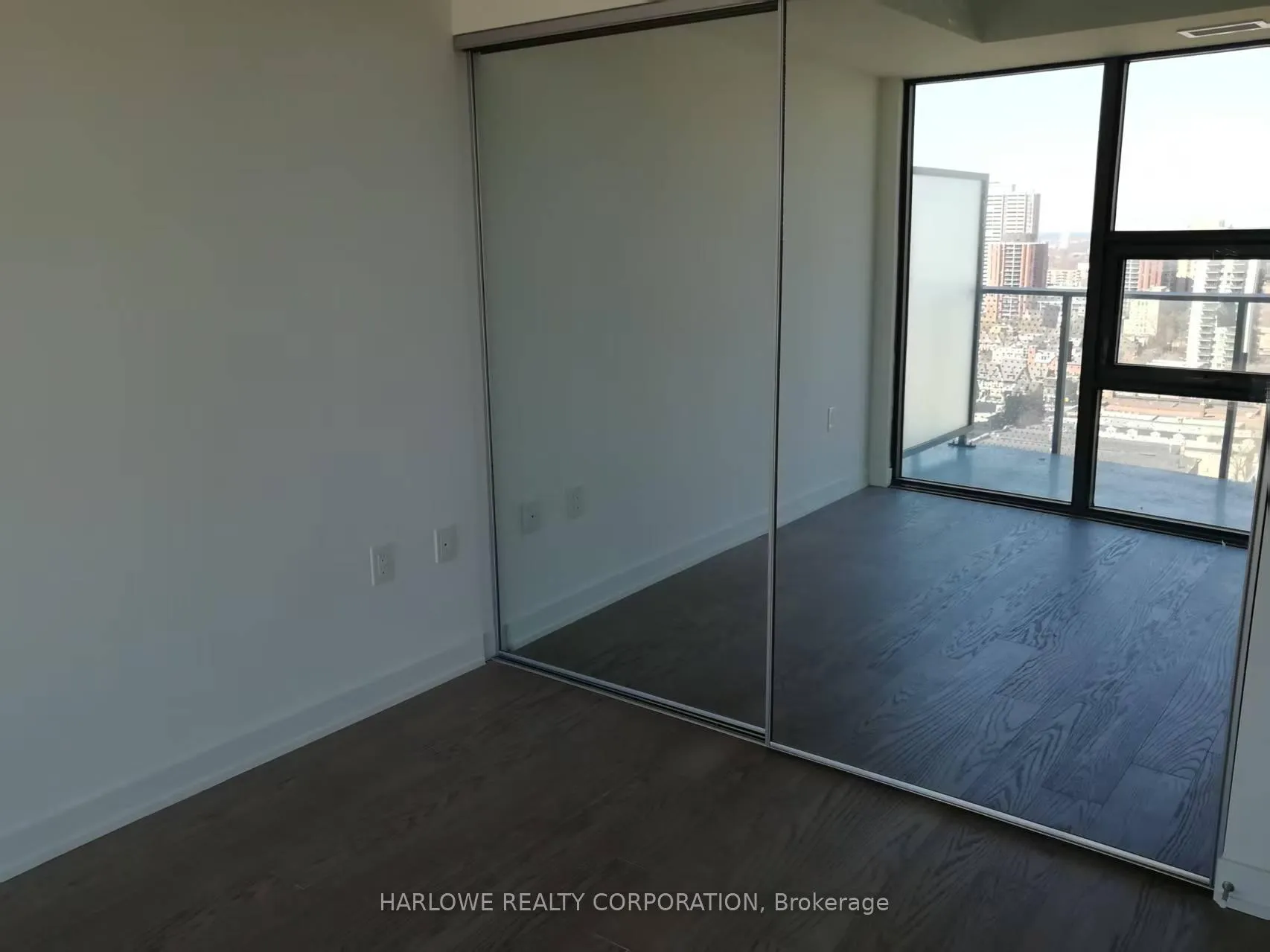 Photo 5 of Unit 1713, 11 Wellesley Street W, Toronto, Bay Street Corridor — HOMEH