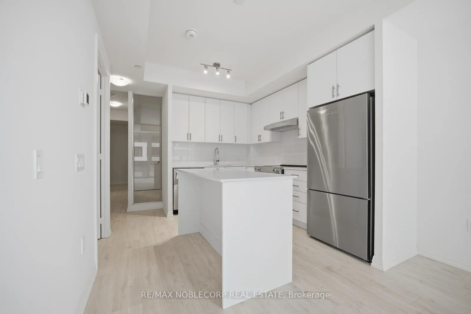 Photo 1 of Unit 303, 27 Korda Gate, Vaughan, Vellore Village — HOMEH