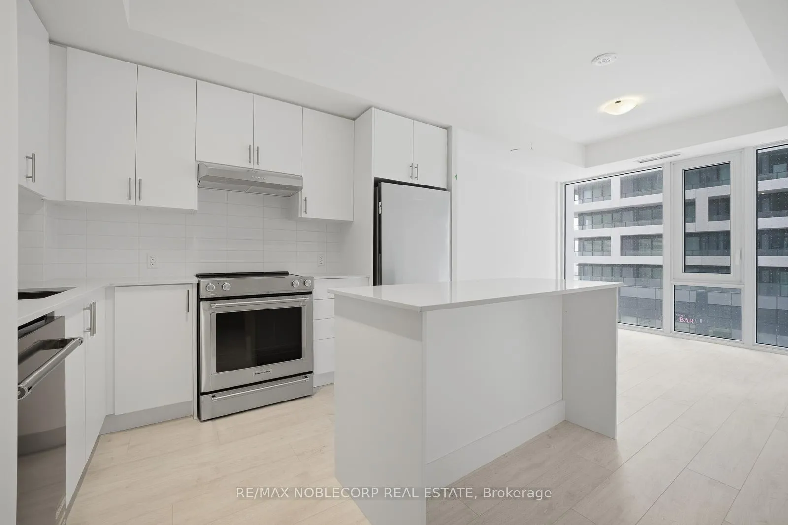 Photo 4 of Unit 303, 27 Korda Gate, Vaughan, Vellore Village — HOMEH