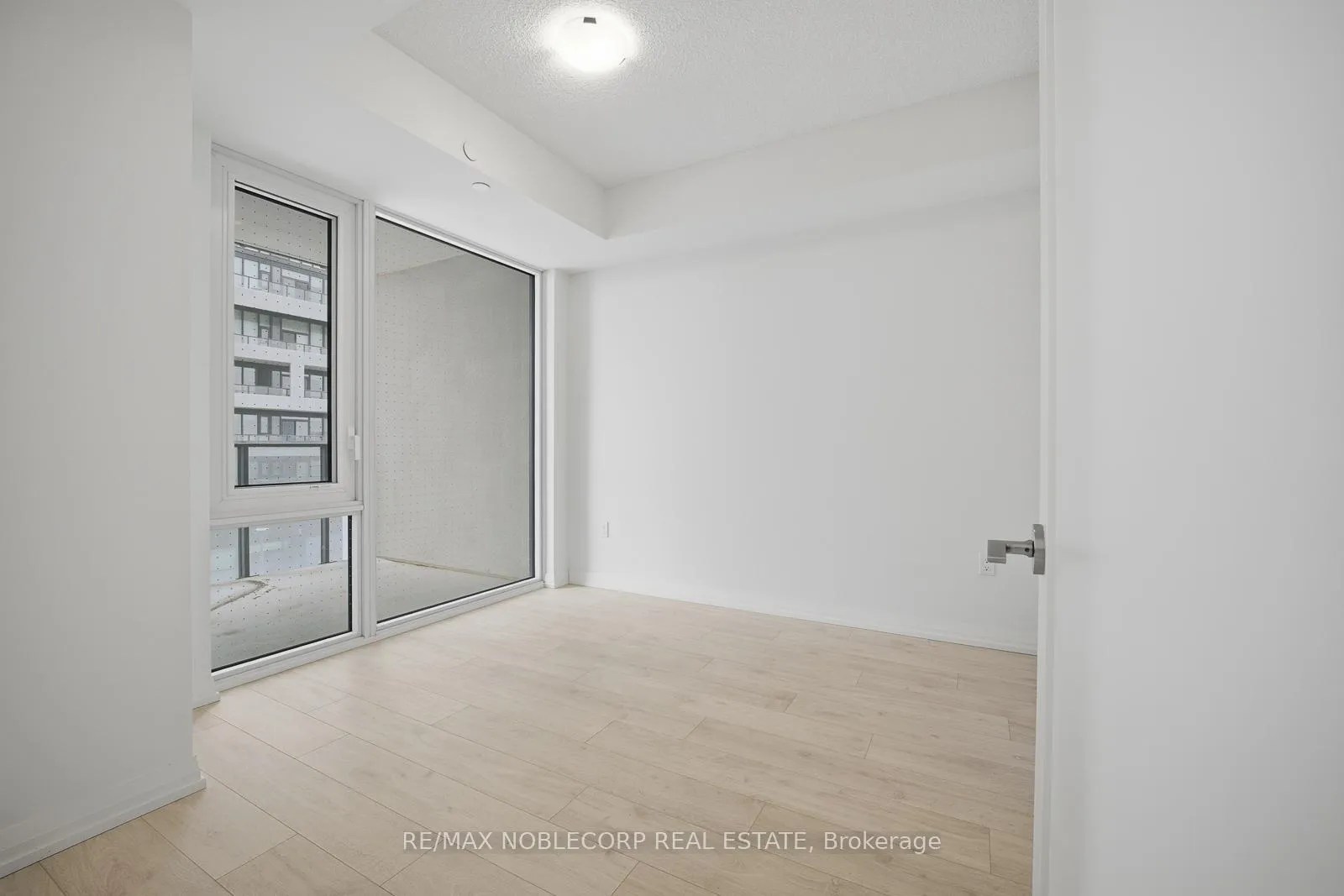 Photo 6 of Unit 303, 27 Korda Gate, Vaughan, Vellore Village — HOMEH