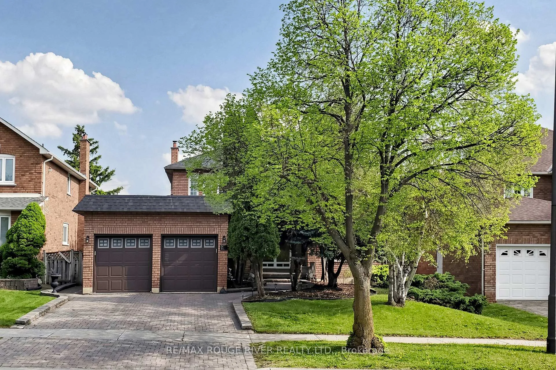 Photo 2 of 96 Bourbon Street, Vaughan, East Woodbridge — HOMEH