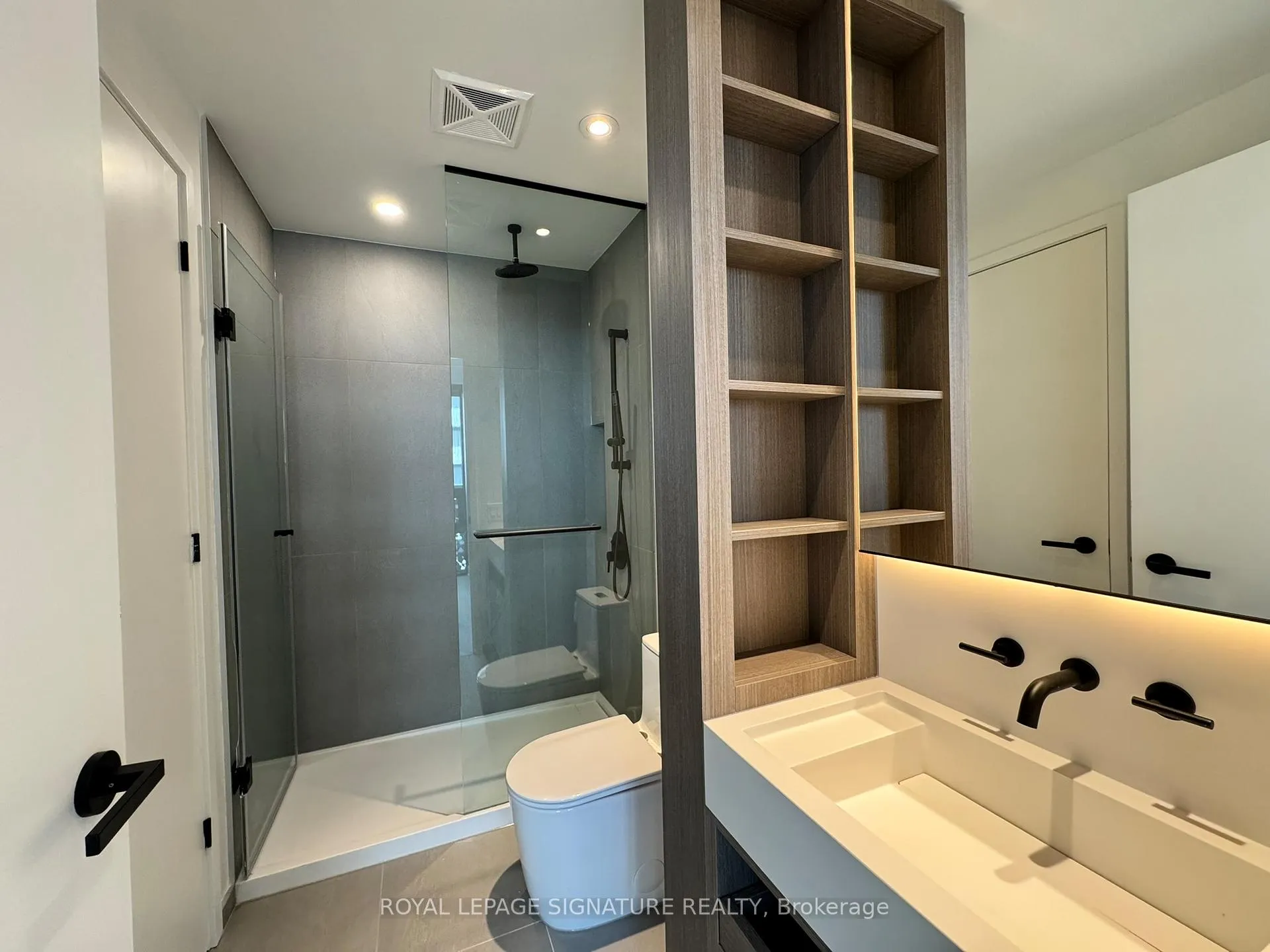Photo 10 of Unit 4211, 55 Charles Street E, Toronto, Church-Yonge Corridor — HOMEH