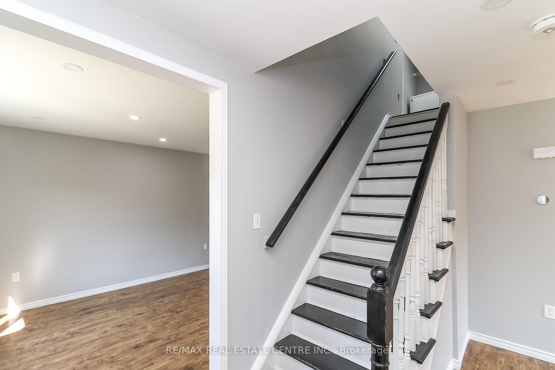 Photo 3 of 304 Cundles Road W, Barrie, Northwest — HOMEH