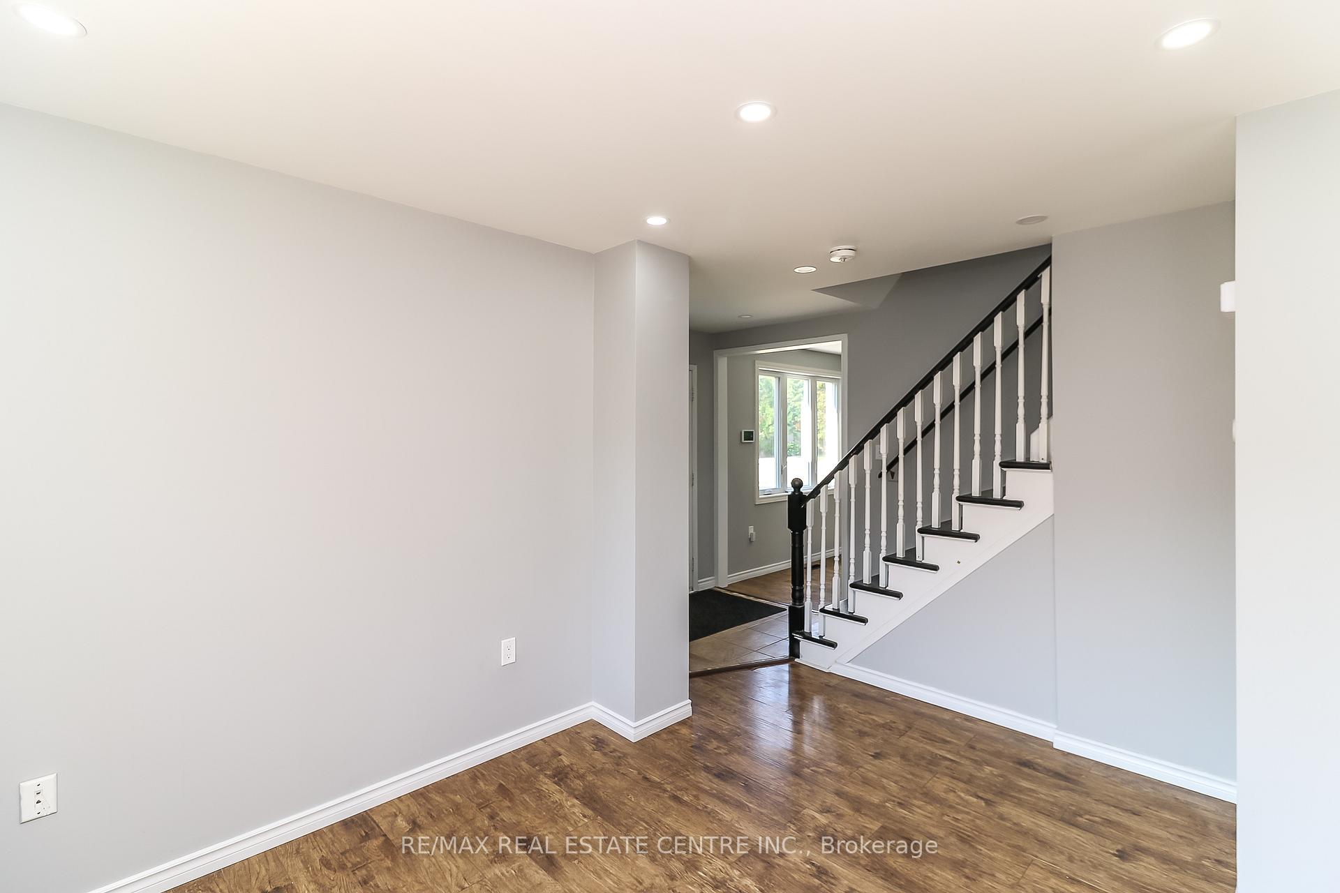 Photo 18 of 304 Cundles Road W, Barrie, Northwest — HOMEH