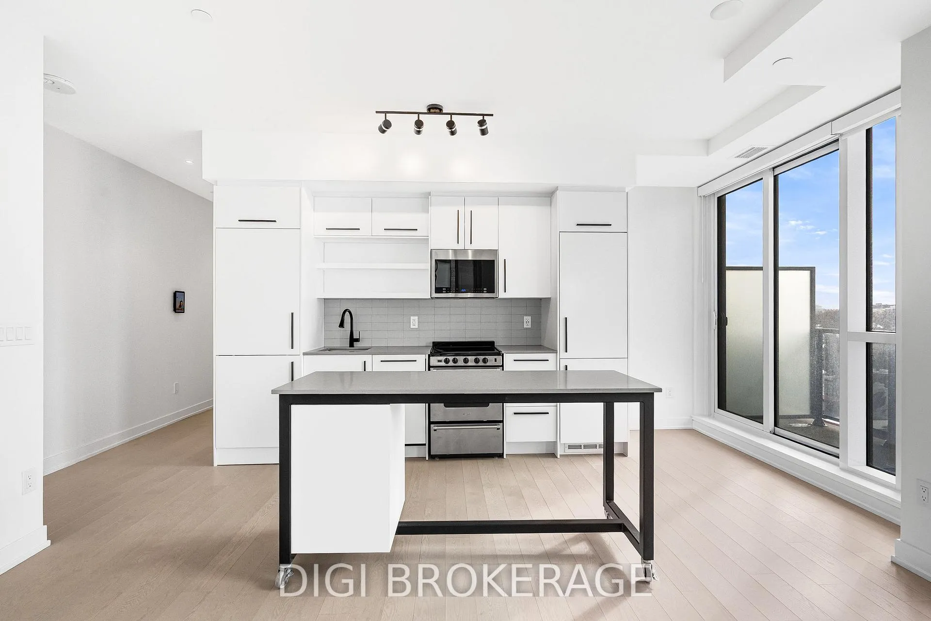 Photo 8 of Unit 704, 560 Rideau Street, Ottawa, Sandy Hill — HOMEH