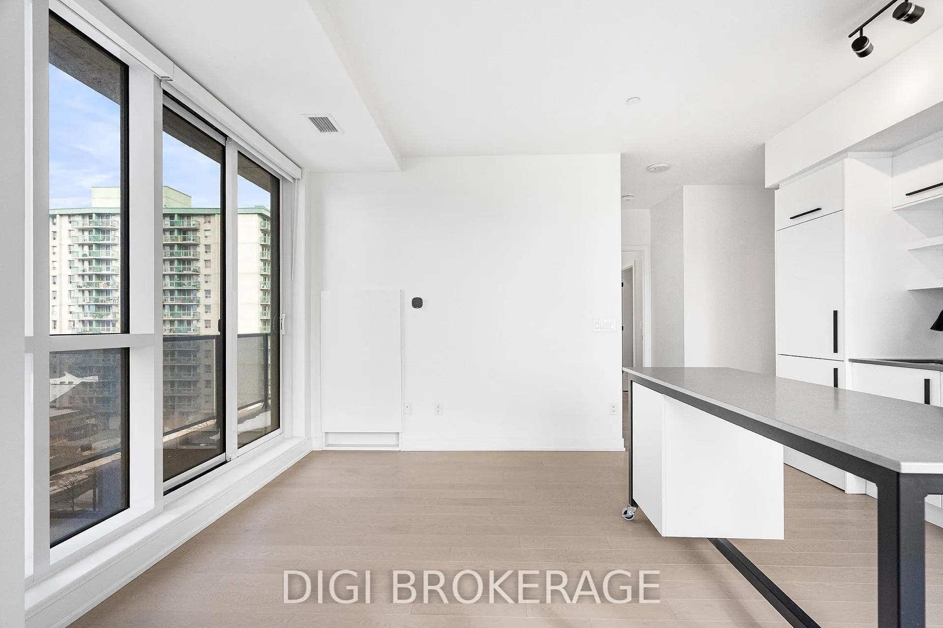Photo 10 of Unit 704, 560 Rideau Street, Ottawa, Sandy Hill — HOMEH