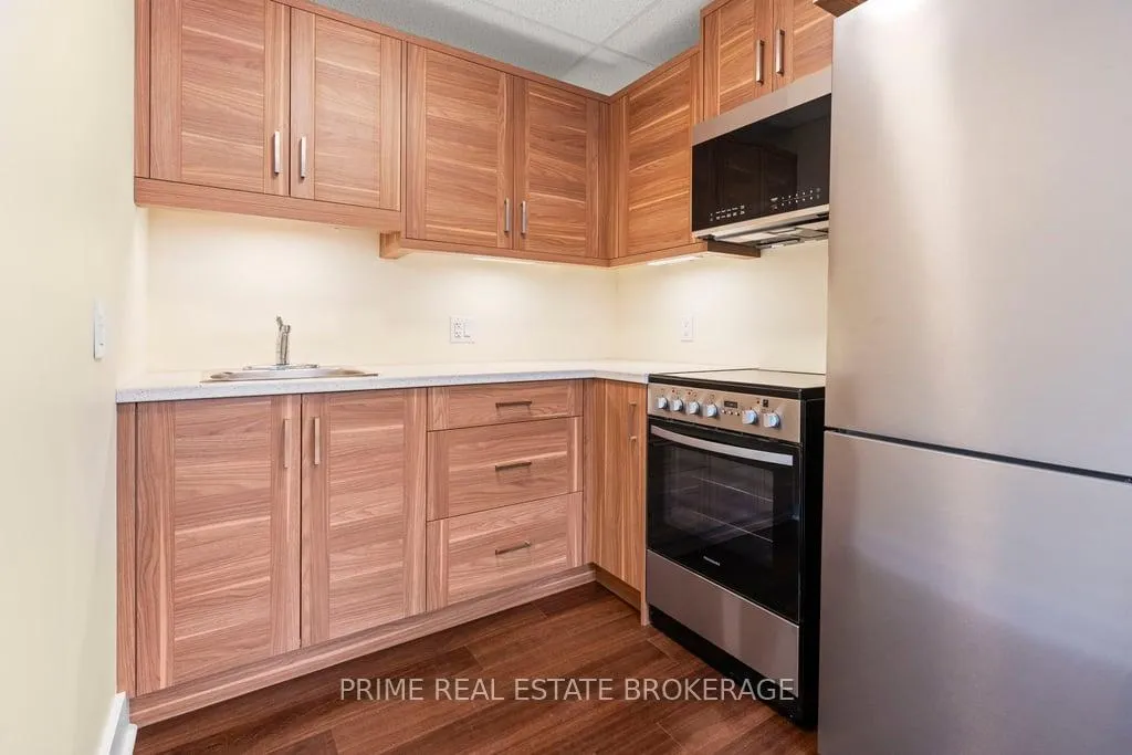 Photo 13 of Unit 2, 408 Talbot Street, St. Thomas — HOMEH