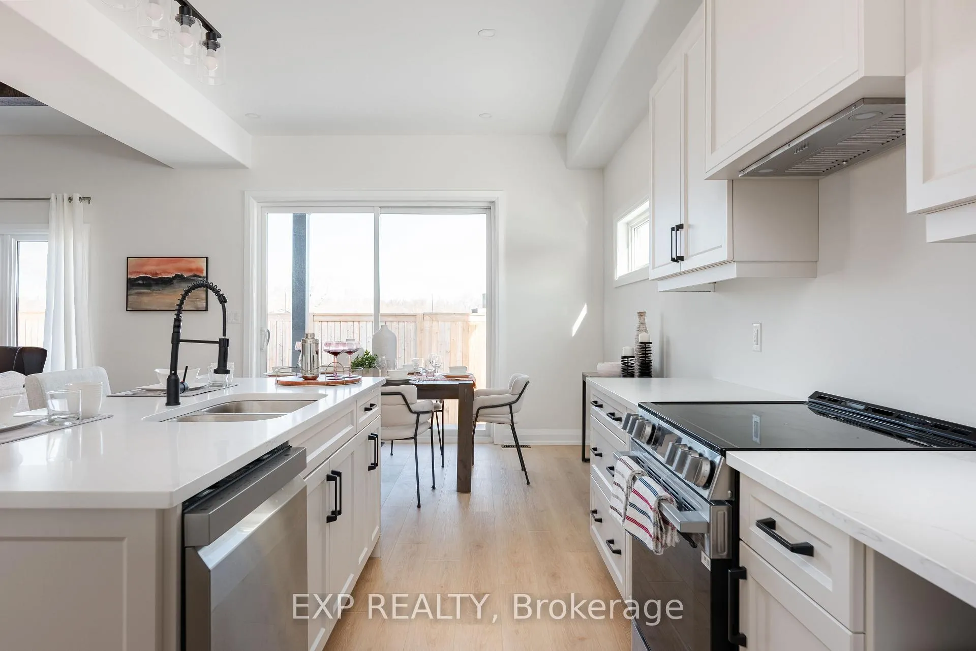 Photo 3 of 6152 Curlin Crescent, Niagara Falls, Forestview — HOMEH
