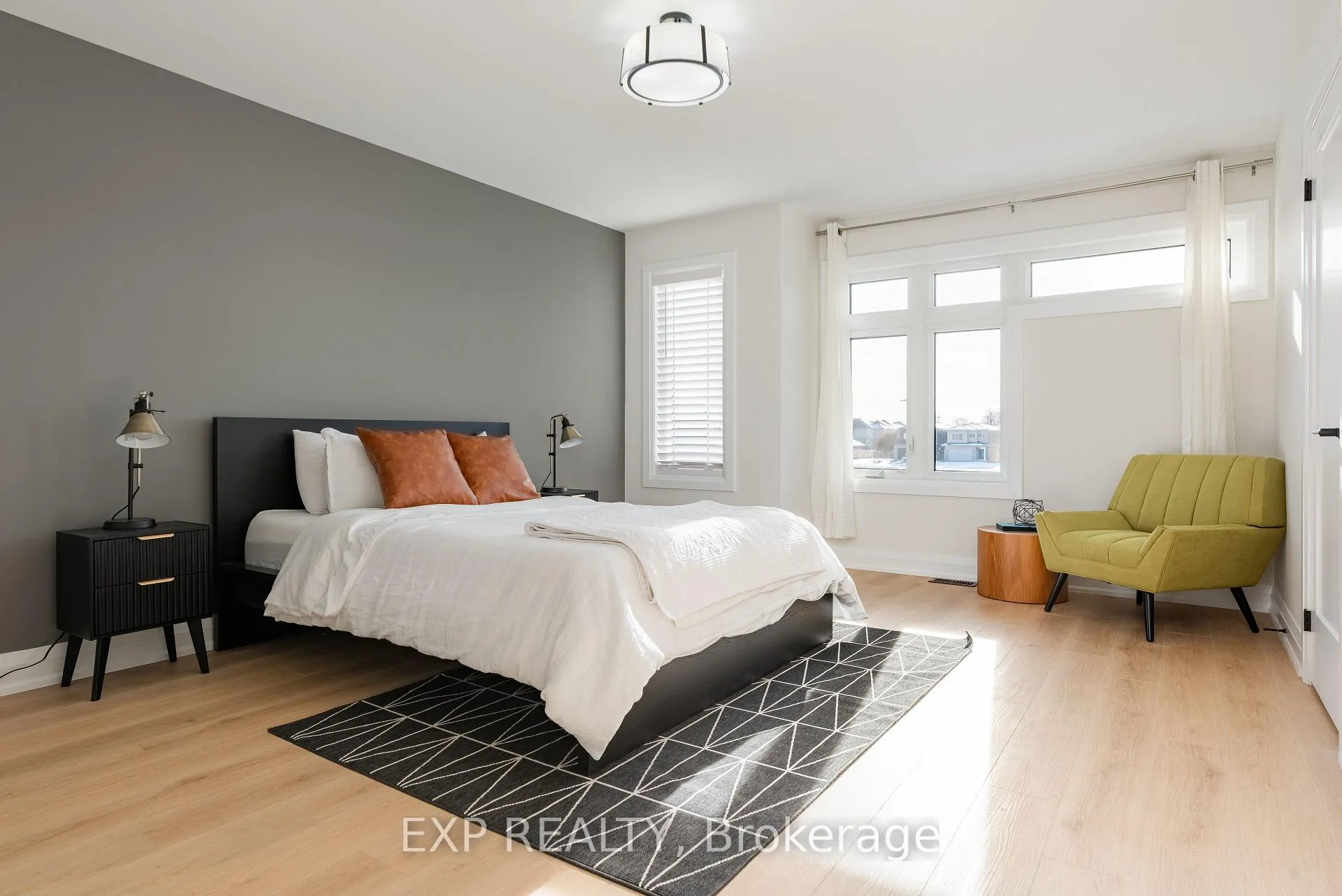 Photo 5 of 6152 Curlin Crescent, Niagara Falls, Forestview — HOMEH