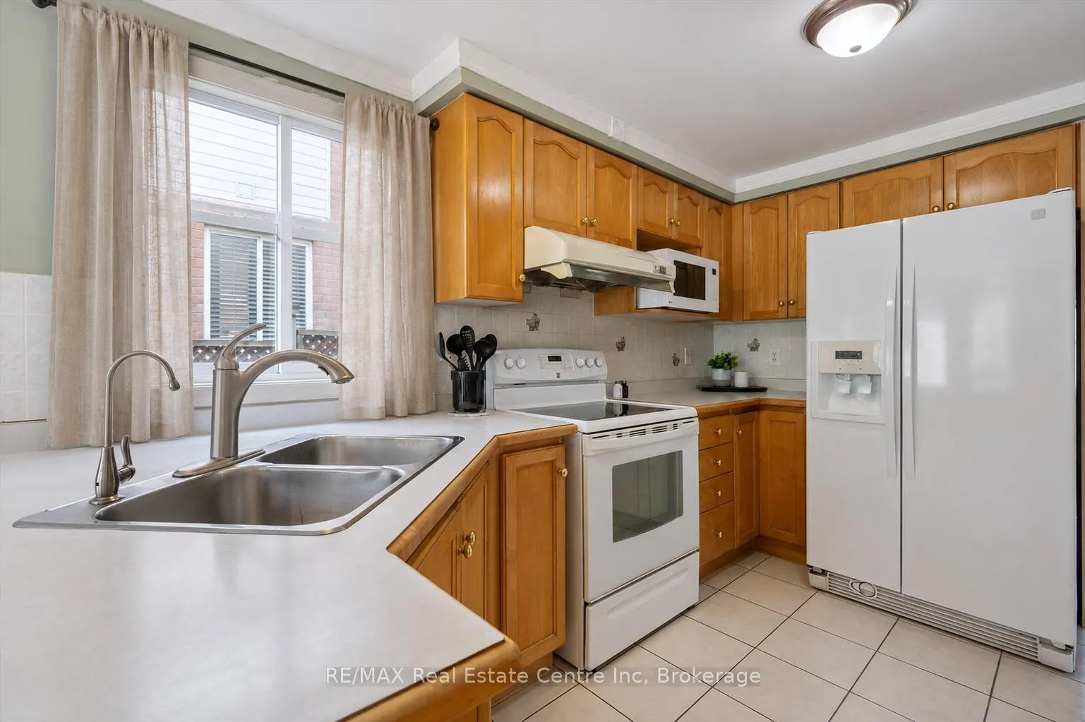 Photo 7 of 19 Ryde Road, Guelph, Willow West/Sugarbush/West Acres — HOMEH
