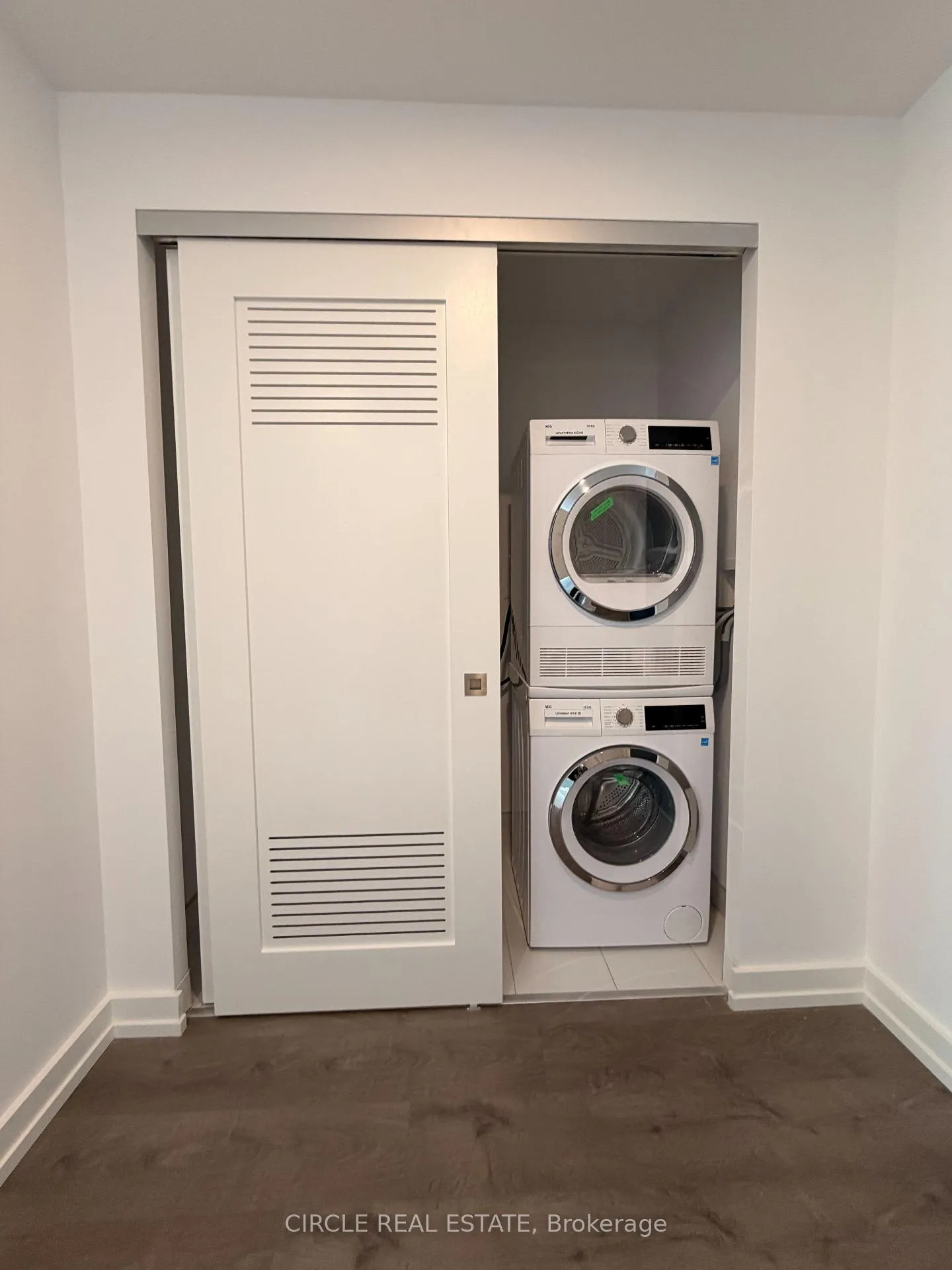 Photo 3 of Unit #718, 75 James Street S, Hamilton, Corktown — HOMEH