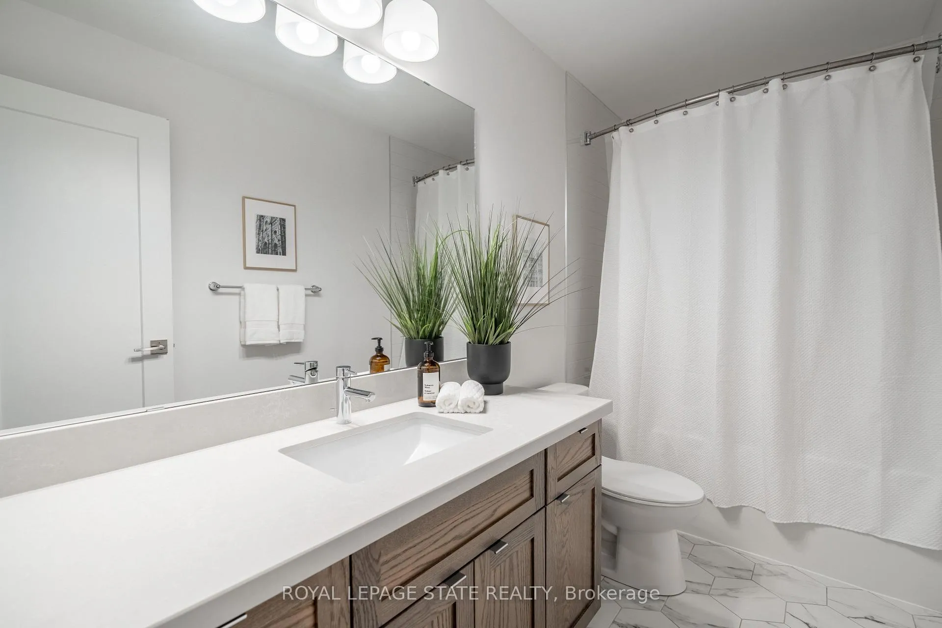 Photo 24 of Unit 22, 35 Midhurst Heights, Hamilton, Stoney Creek Mountain — HOMEH
