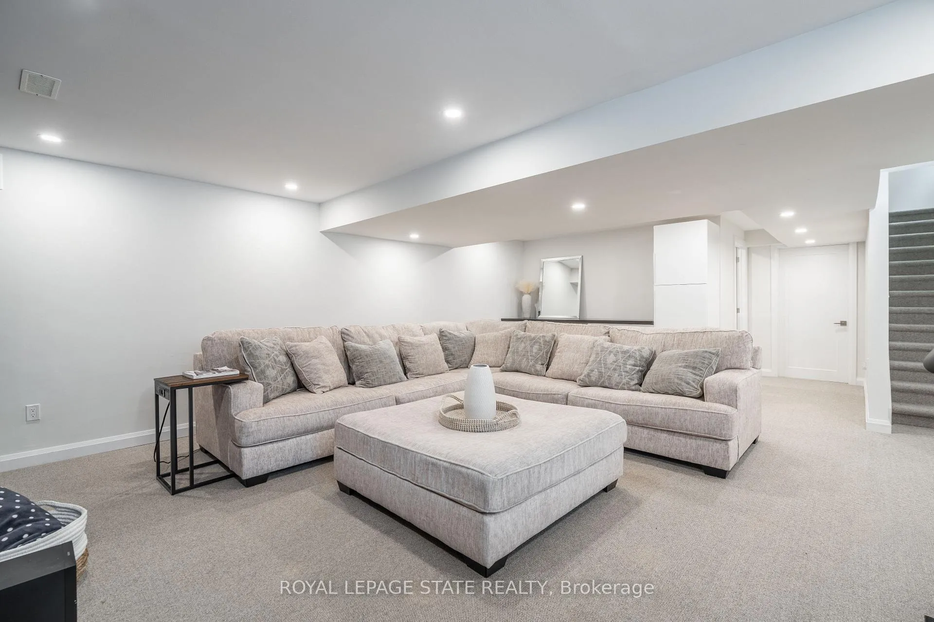 Photo 30 of Unit 22, 35 Midhurst Heights, Hamilton, Stoney Creek Mountain — HOMEH