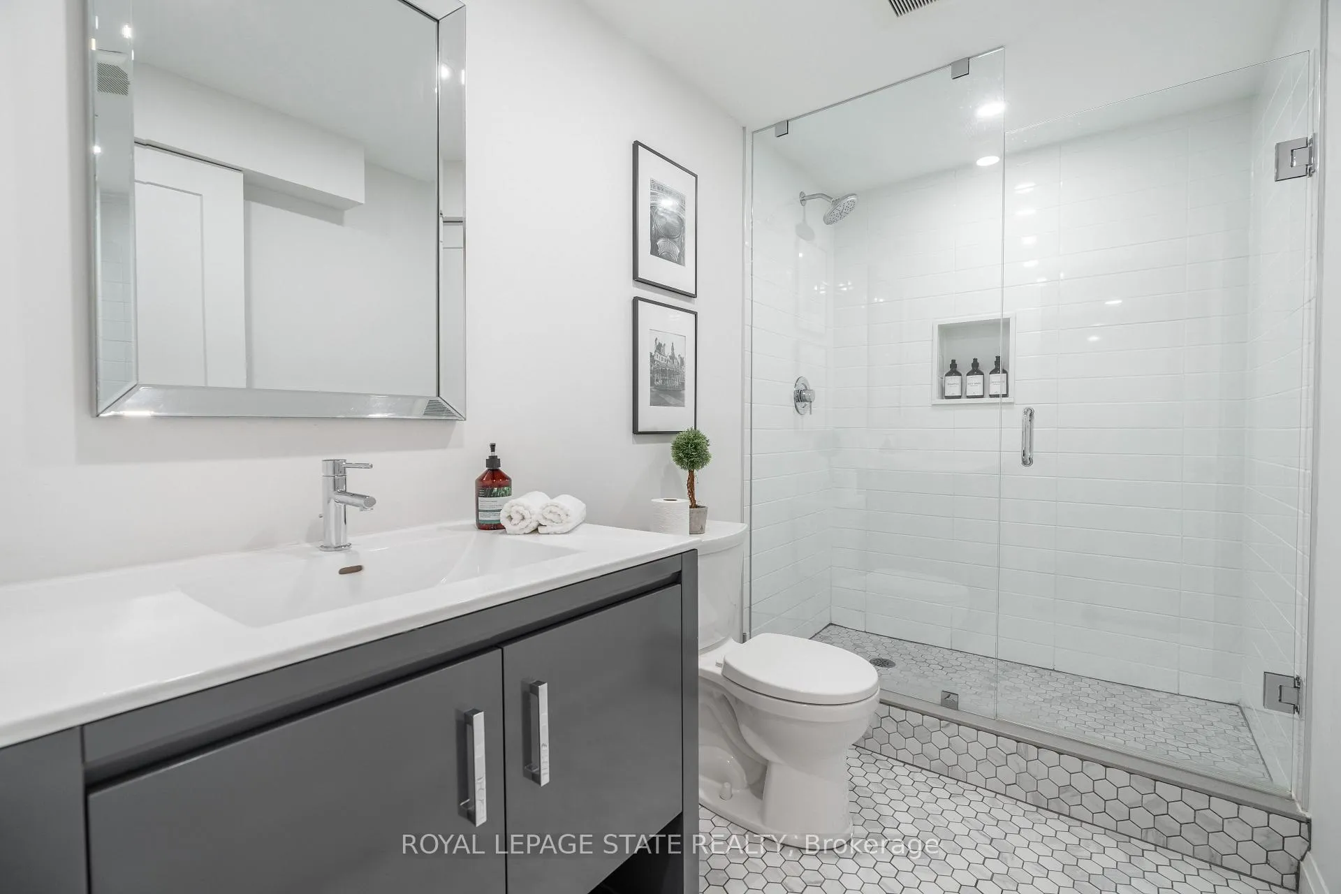 Photo 34 of Unit 22, 35 Midhurst Heights, Hamilton, Stoney Creek Mountain — HOMEH