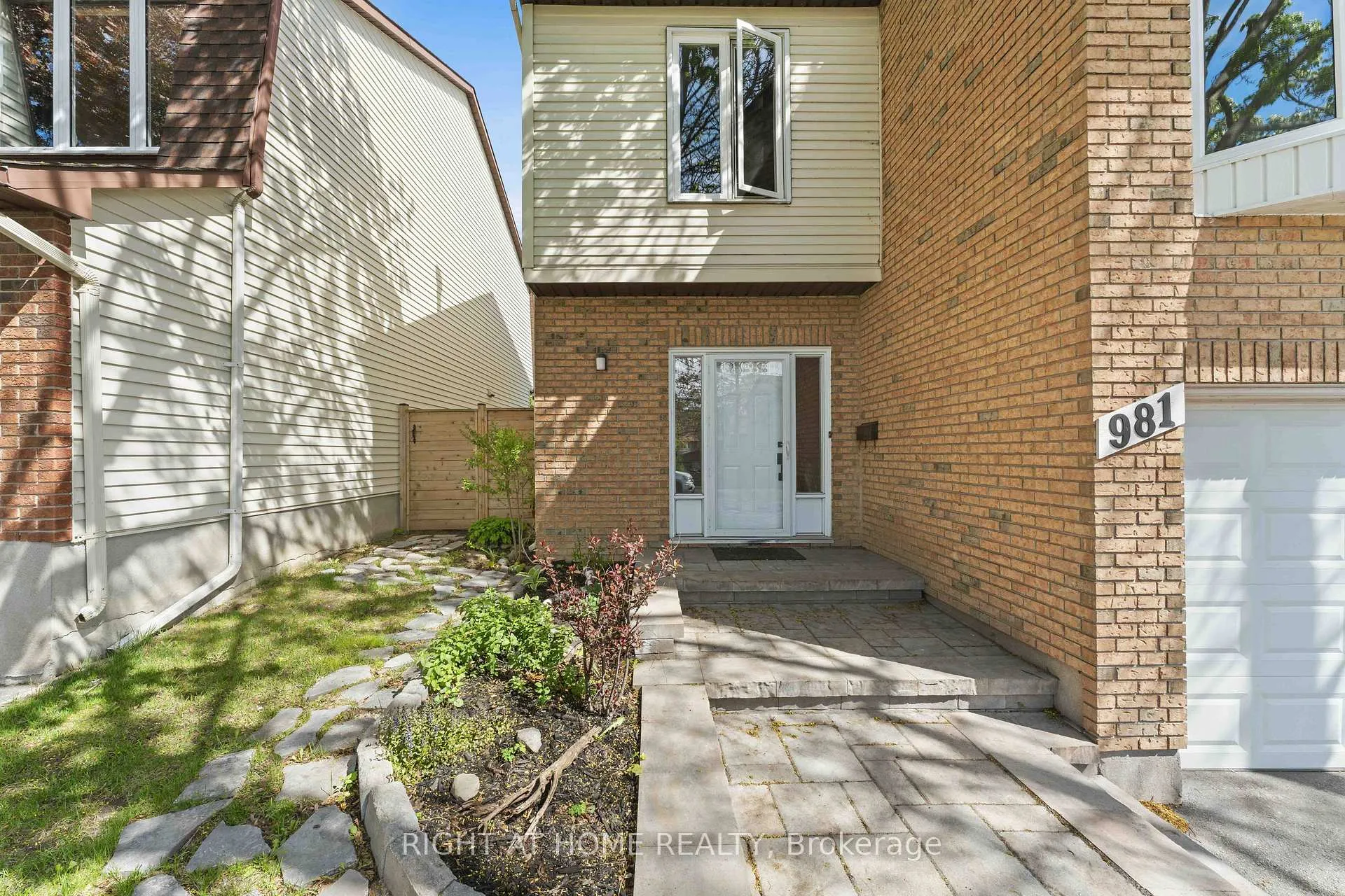 Photo 4 of 981 Barwell Avenue, Ottawa, Fairfield Heights — HOMEH