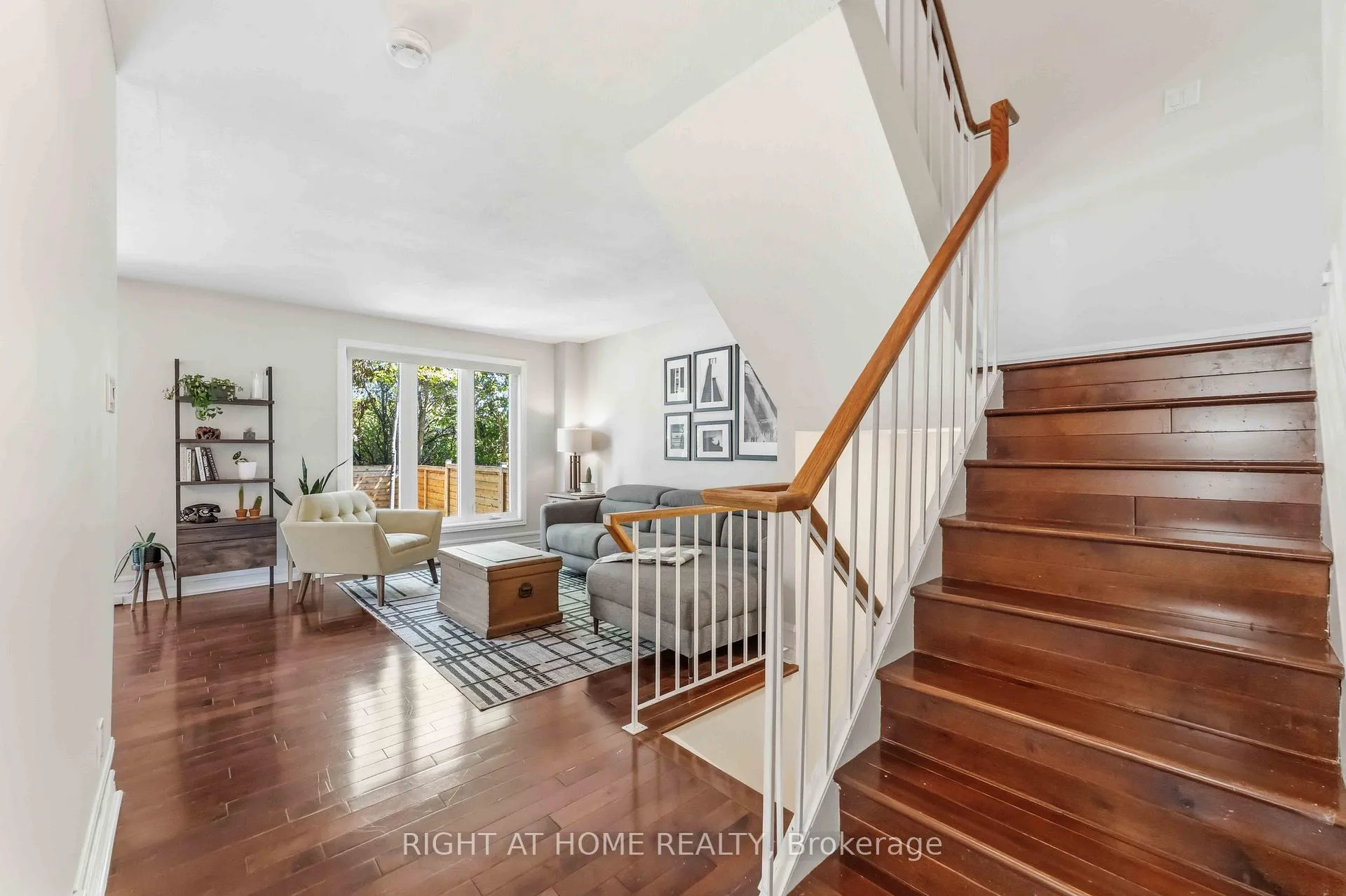Photo 6 of 981 Barwell Avenue, Ottawa, Fairfield Heights — HOMEH
