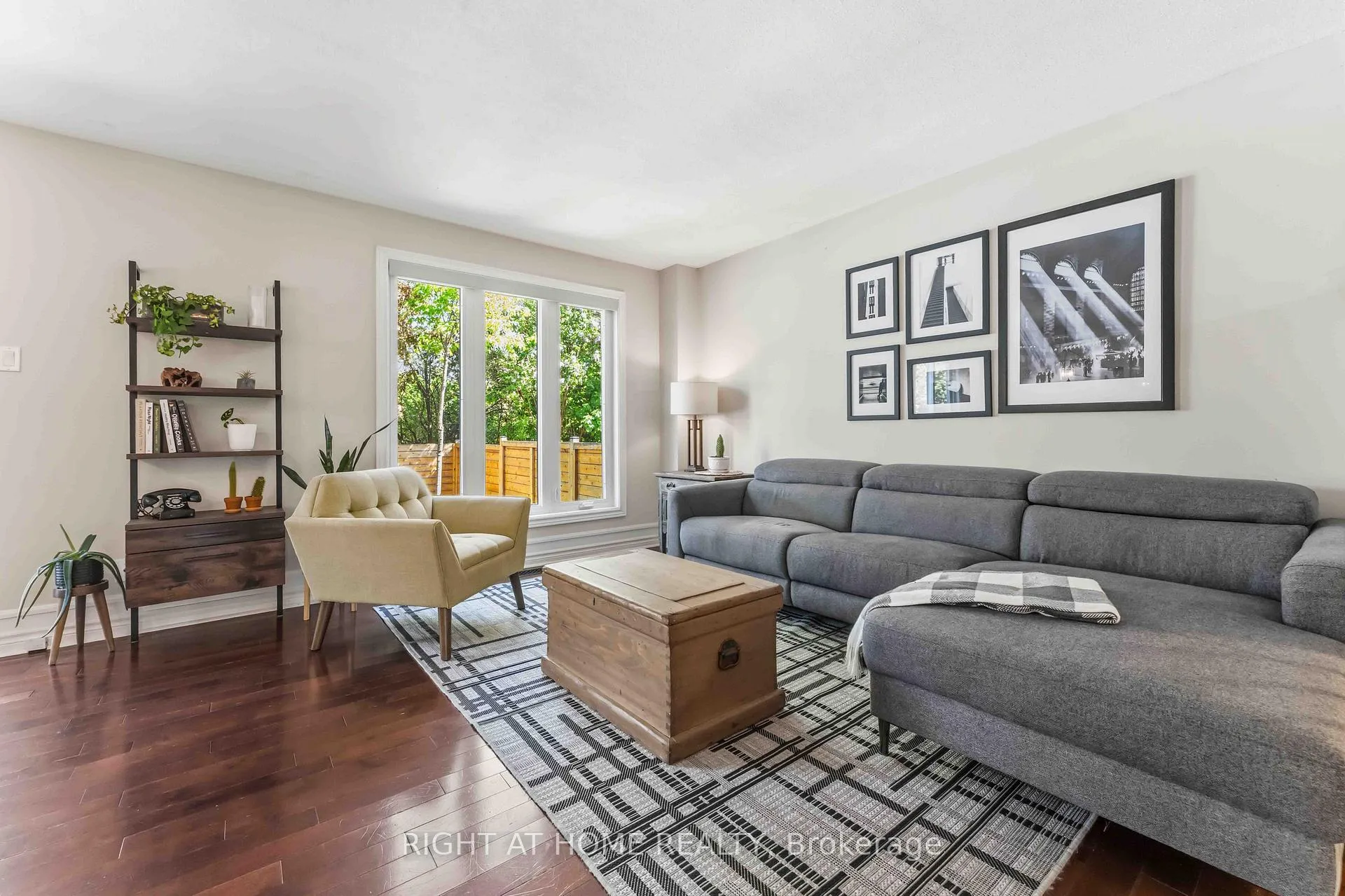Photo 8 of 981 Barwell Avenue, Ottawa, Fairfield Heights — HOMEH