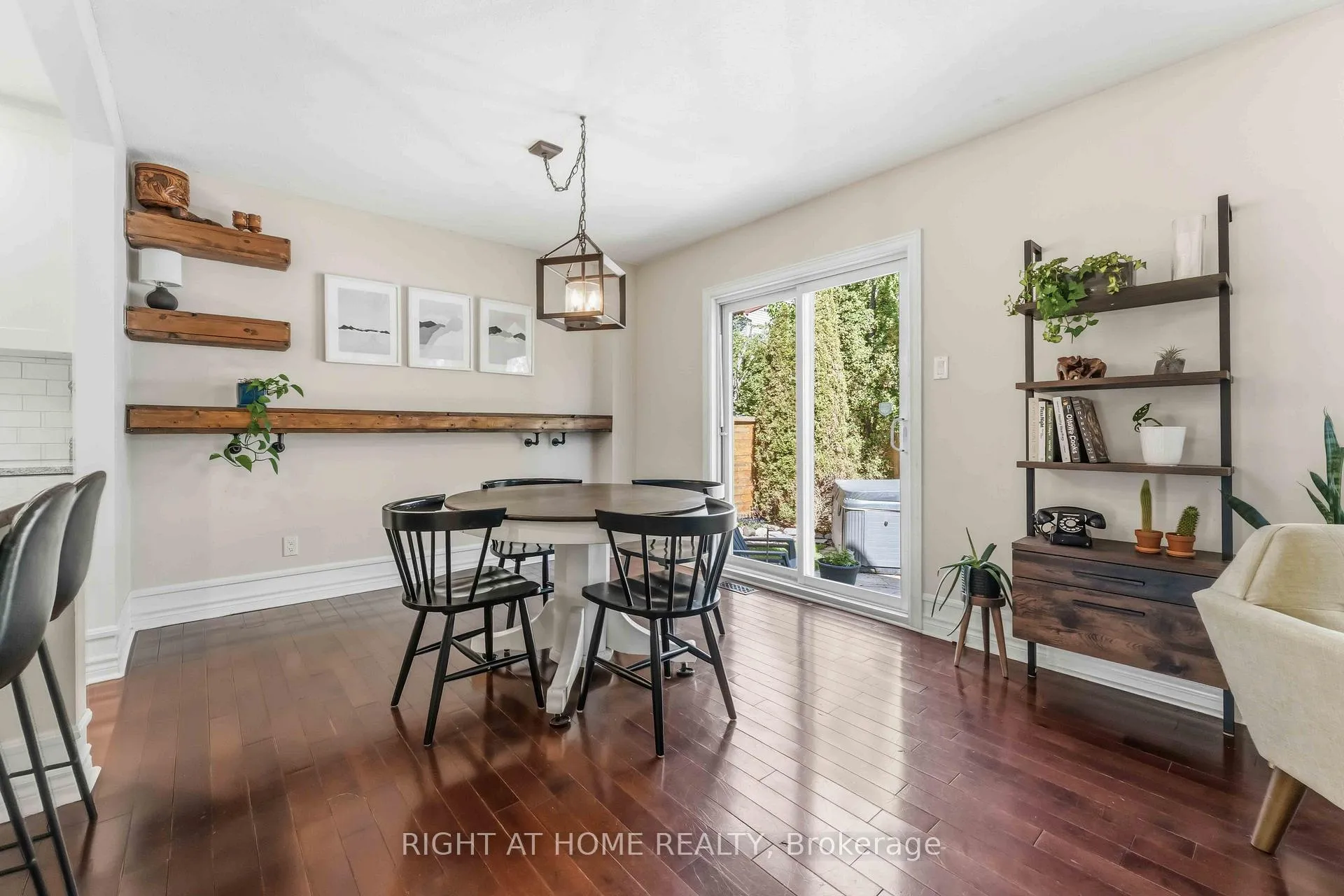 Photo 10 of 981 Barwell Avenue, Ottawa, Fairfield Heights — HOMEH