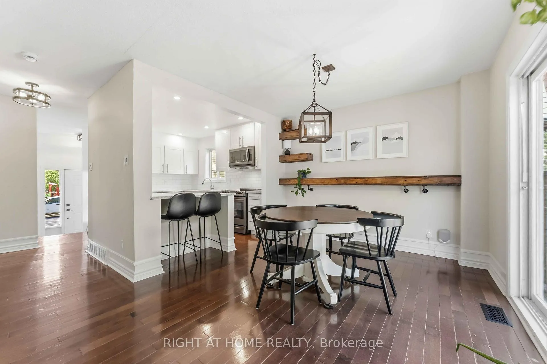 Photo 11 of 981 Barwell Avenue, Ottawa, Fairfield Heights — HOMEH