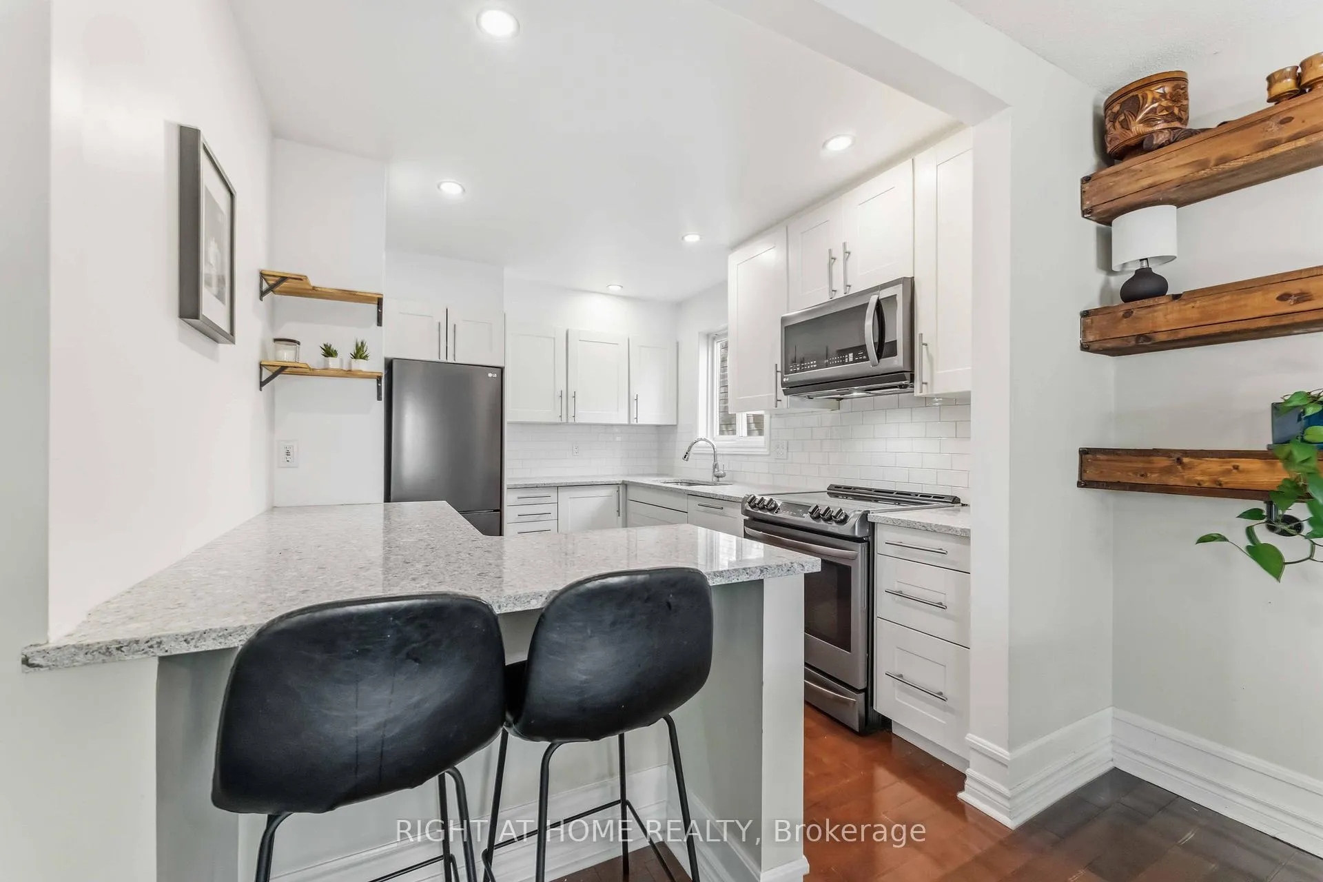 Photo 13 of 981 Barwell Avenue, Ottawa, Fairfield Heights — HOMEH