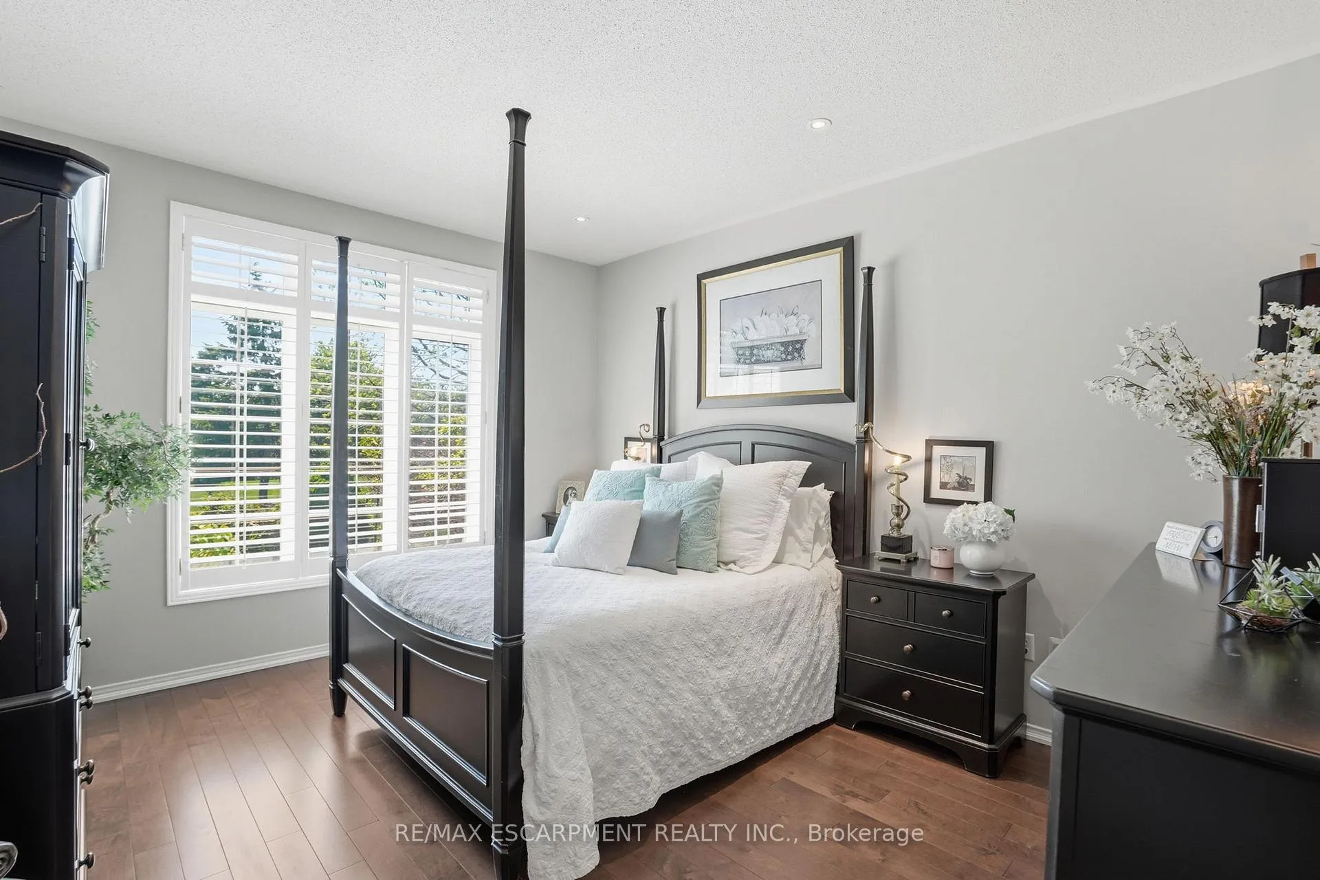 Photo 9 of 2258 Turnberry Road, Burlington, Rose — HOMEH