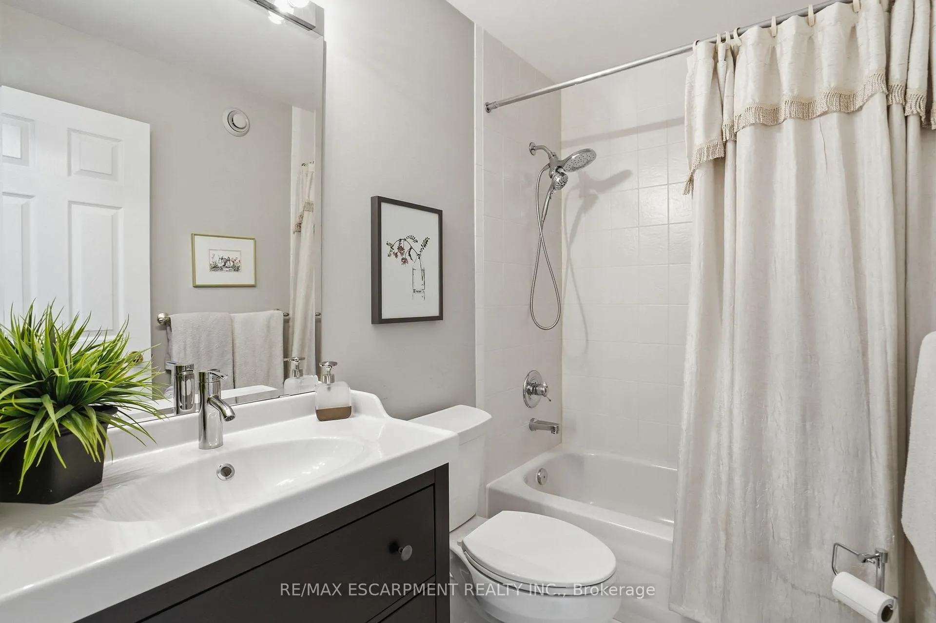 Photo 17 of 2258 Turnberry Road, Burlington, Rose — HOMEH