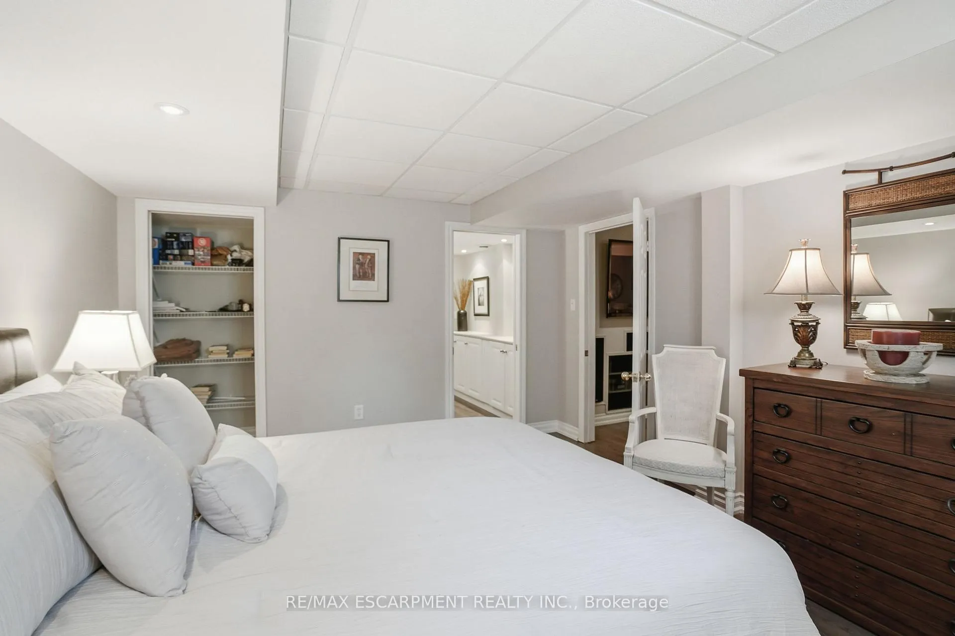 Photo 22 of 2258 Turnberry Road, Burlington, Rose — HOMEH